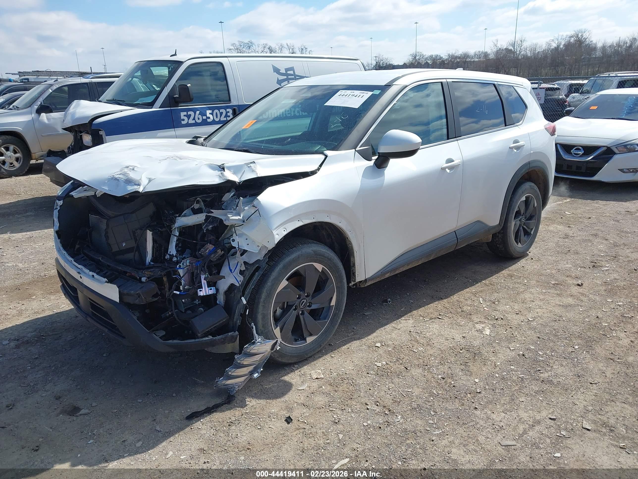 NISSAN ROGUE image 2