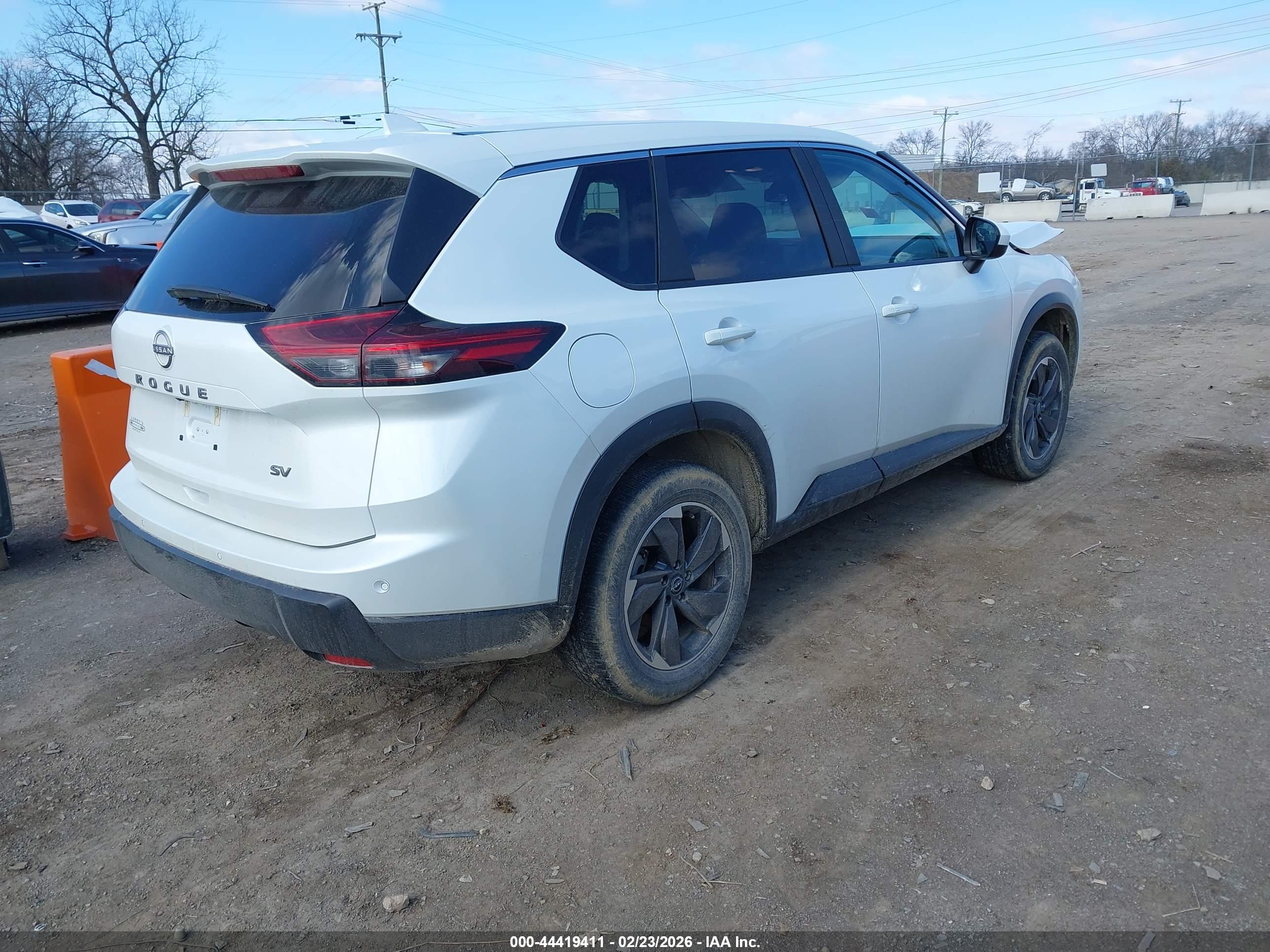 NISSAN ROGUE image 4
