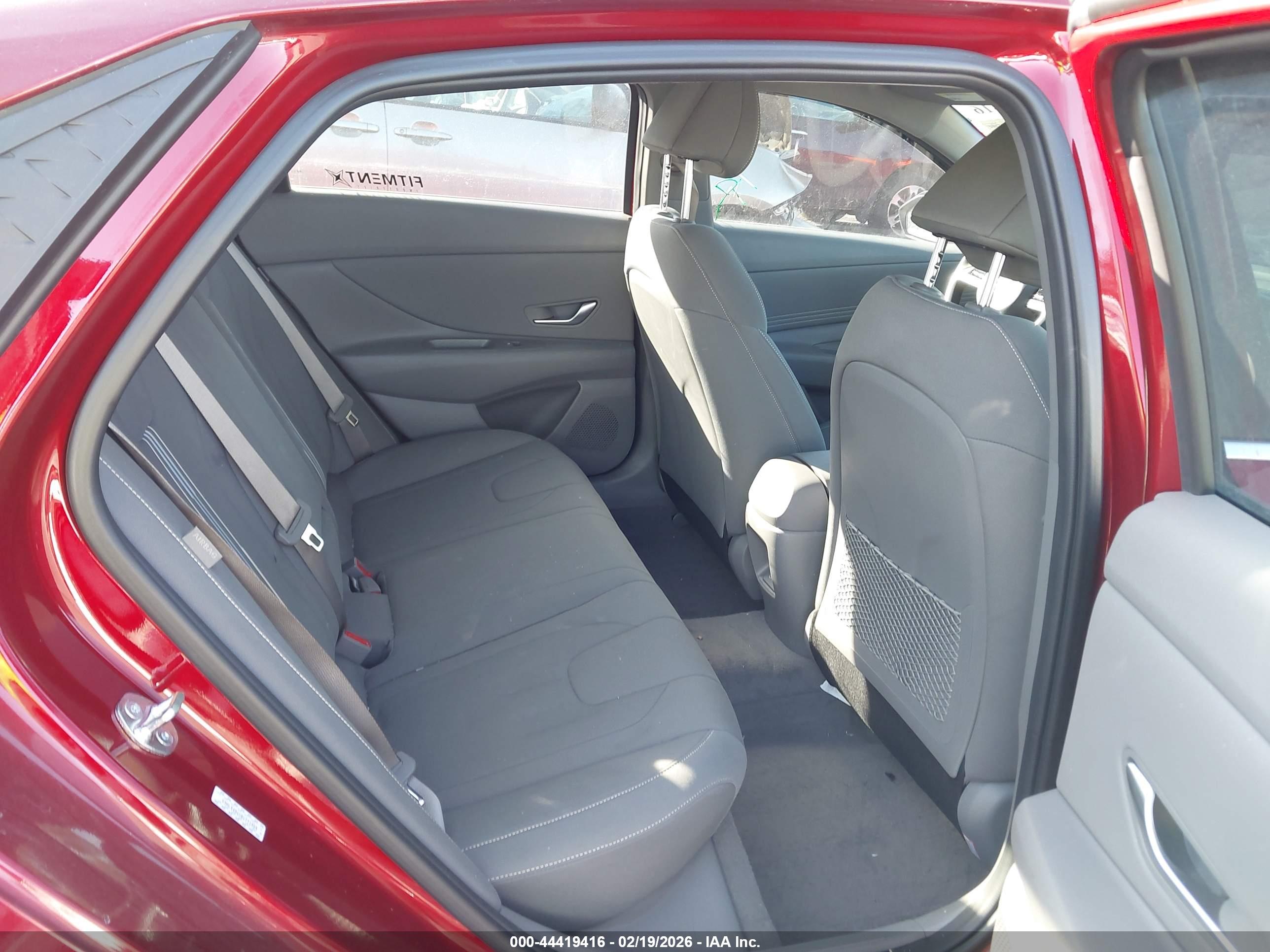 HYUNDAI ELANTRA image 8