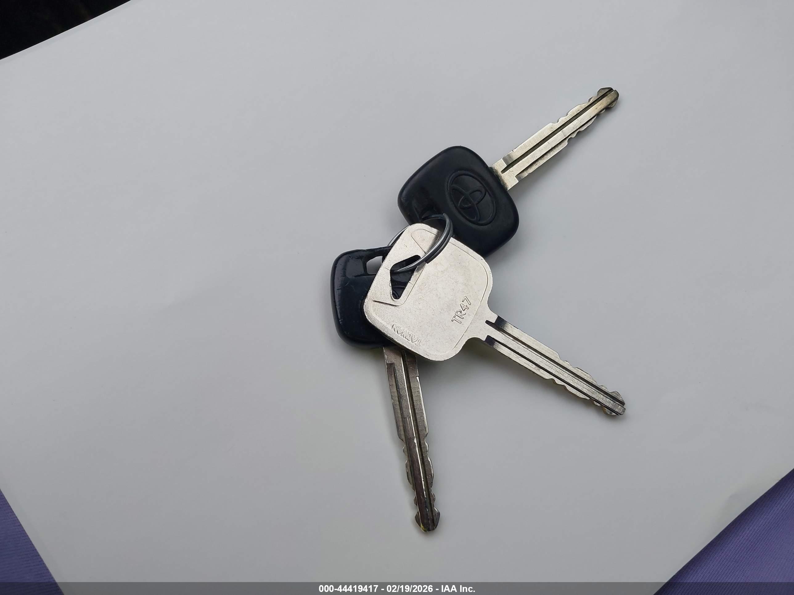 TOYOTA YARIS image 11
