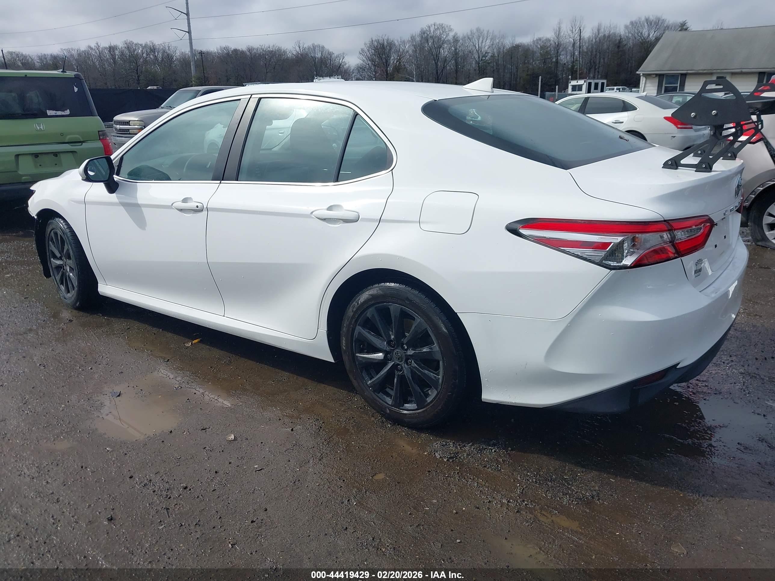 TOYOTA CAMRY image 3