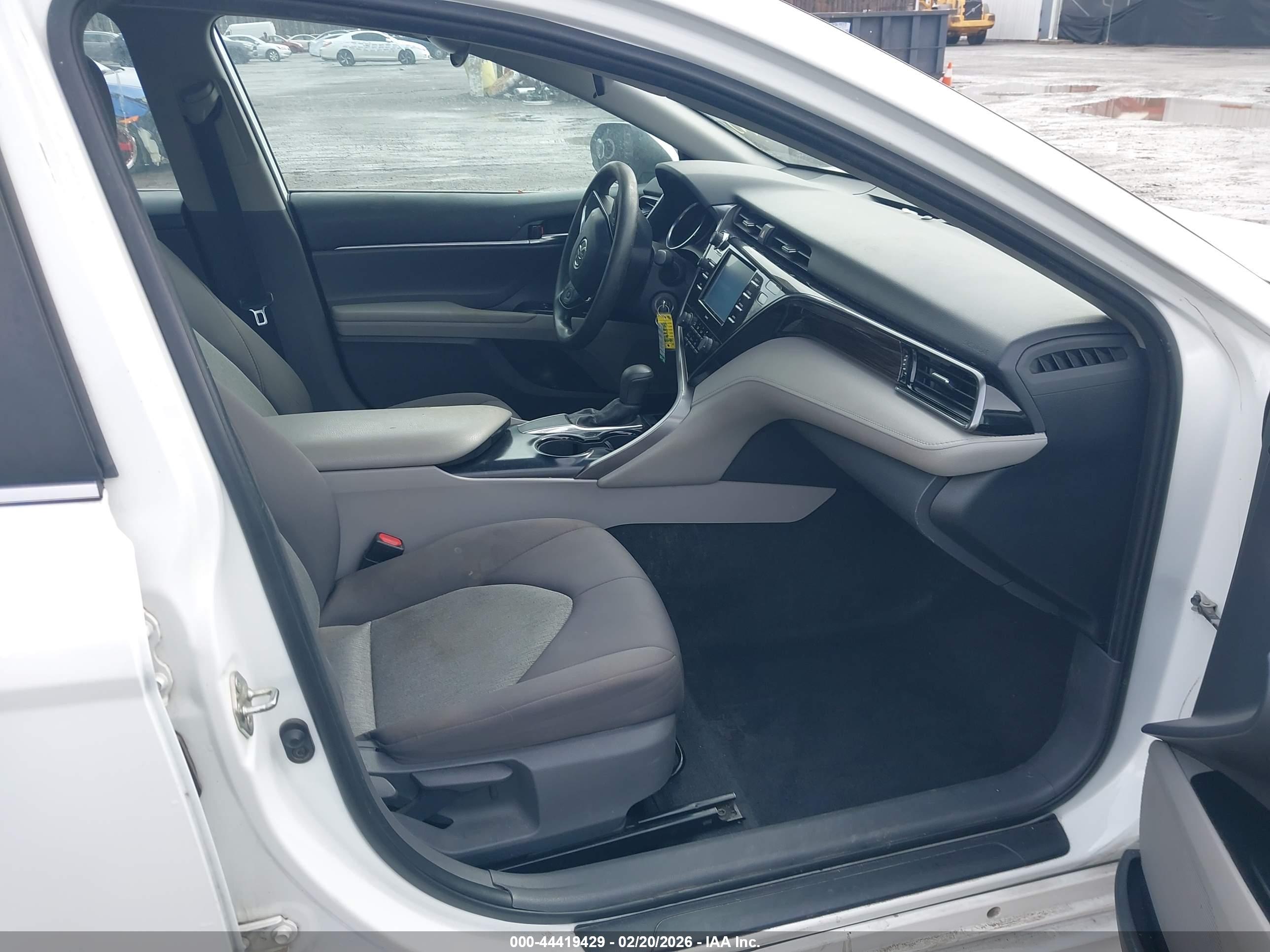 TOYOTA CAMRY image 5