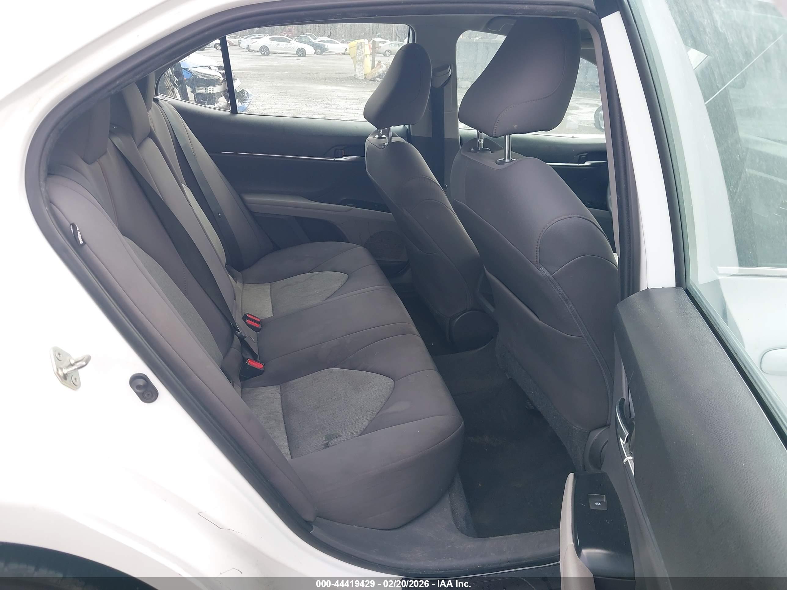 TOYOTA CAMRY image 8