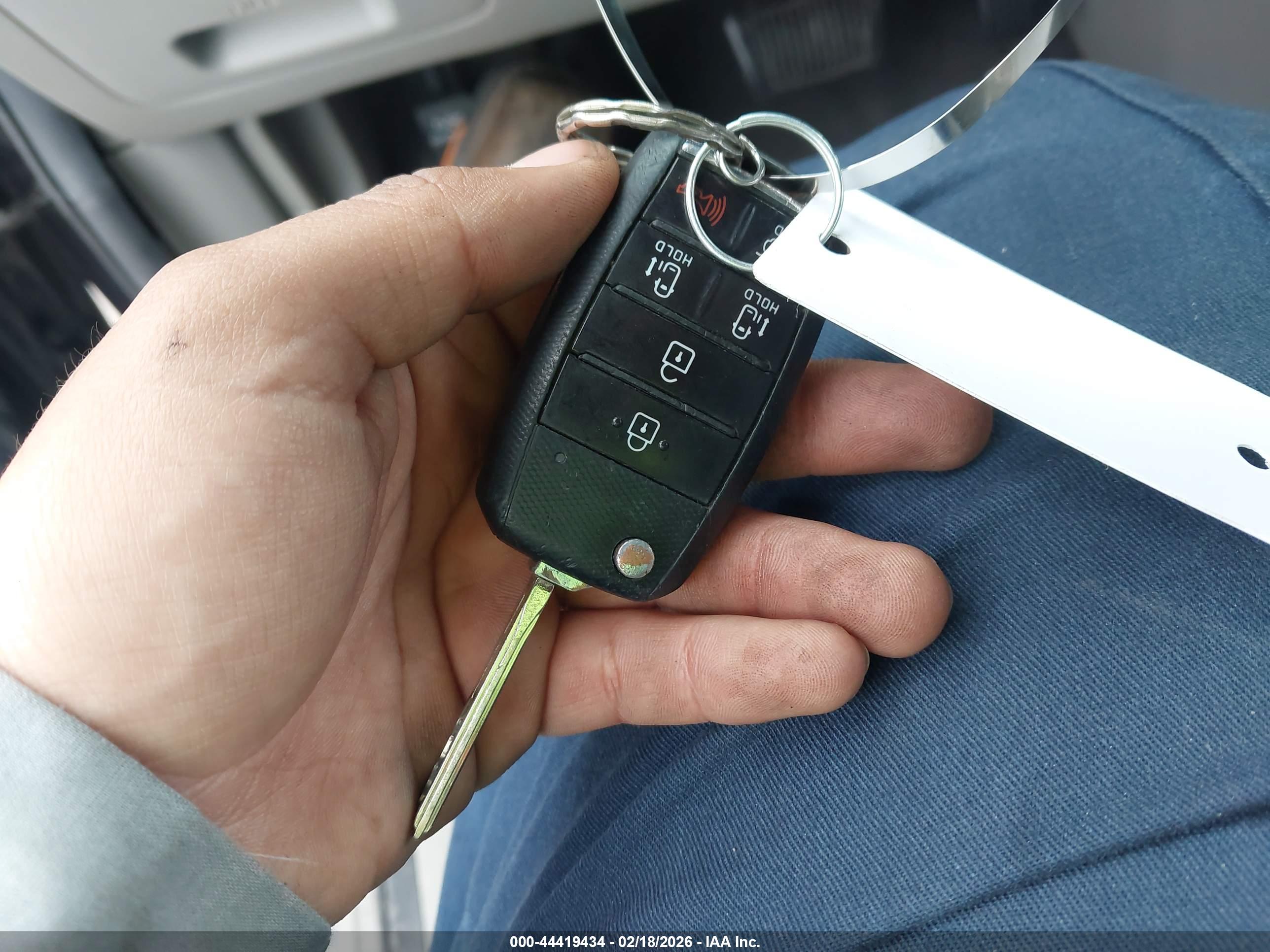 KIA SEDONA image 11