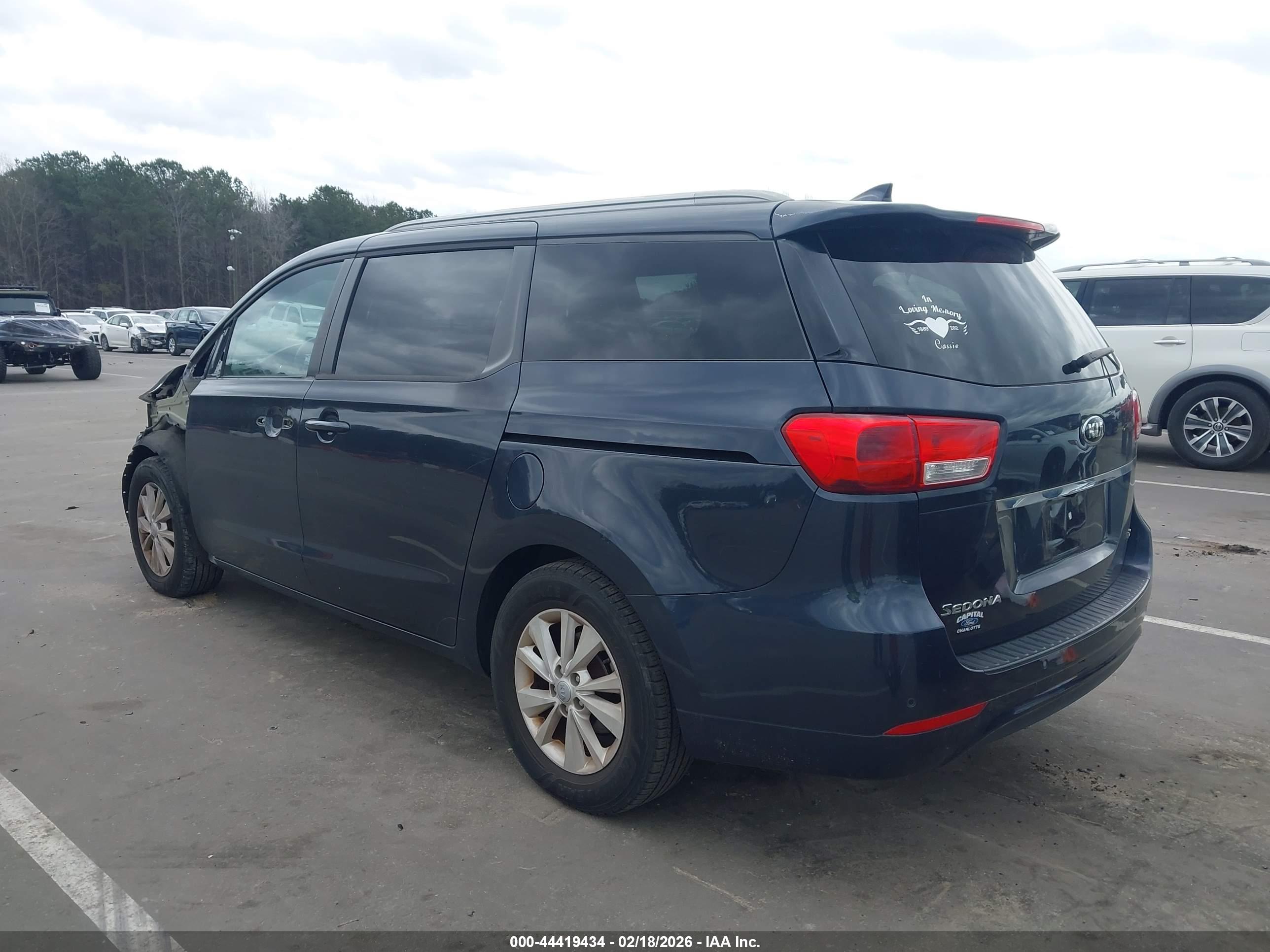 KIA SEDONA image 3