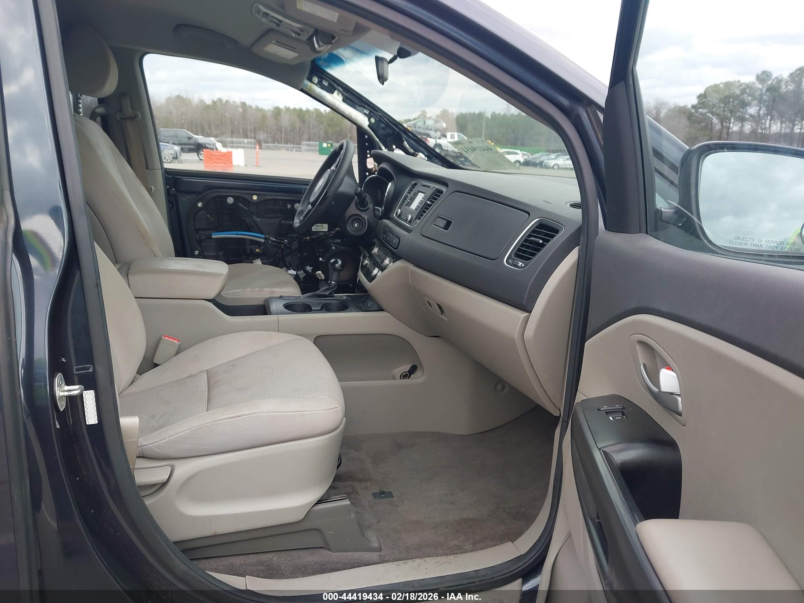 KIA SEDONA image 5