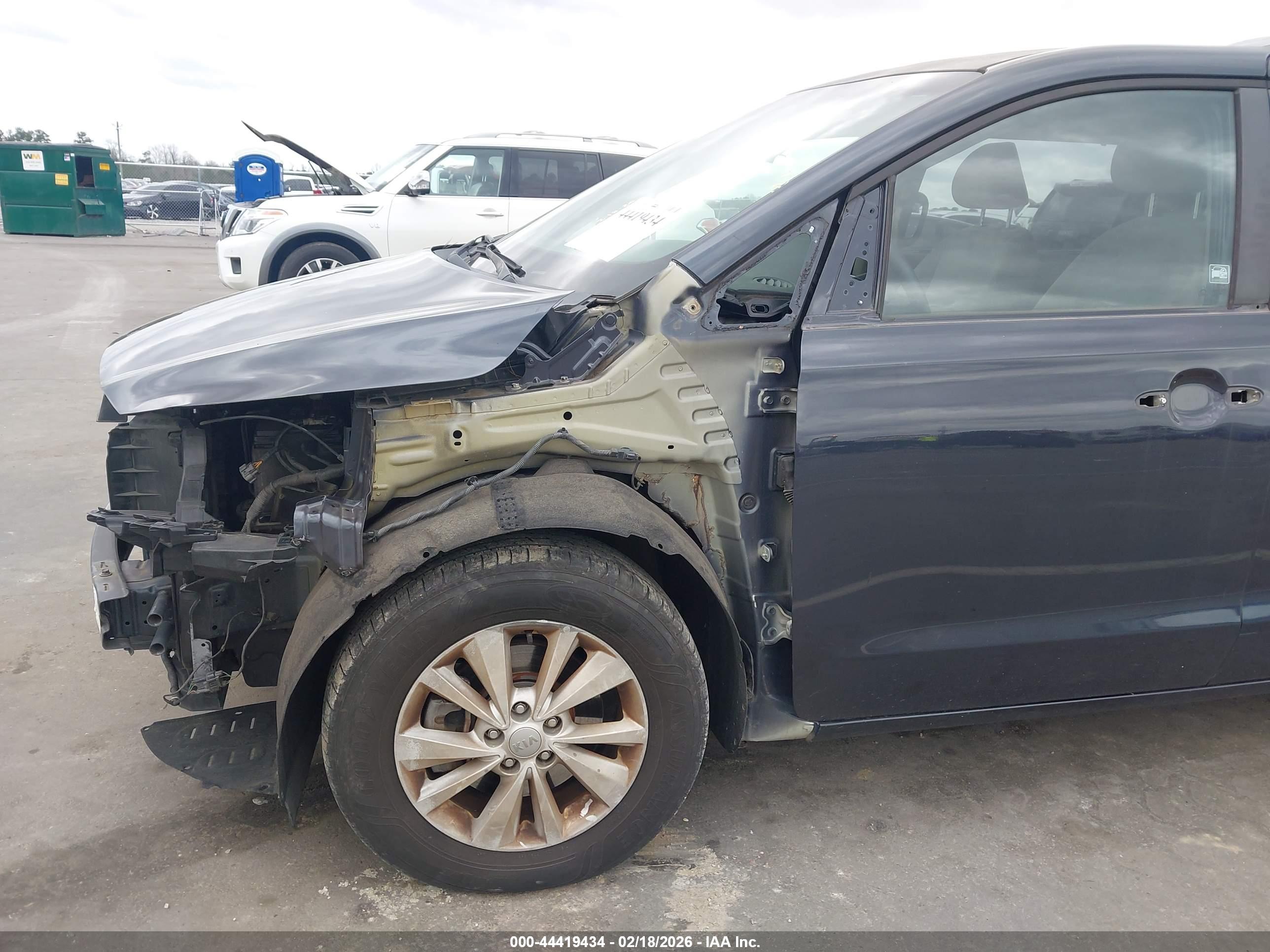 KIA SEDONA image 6