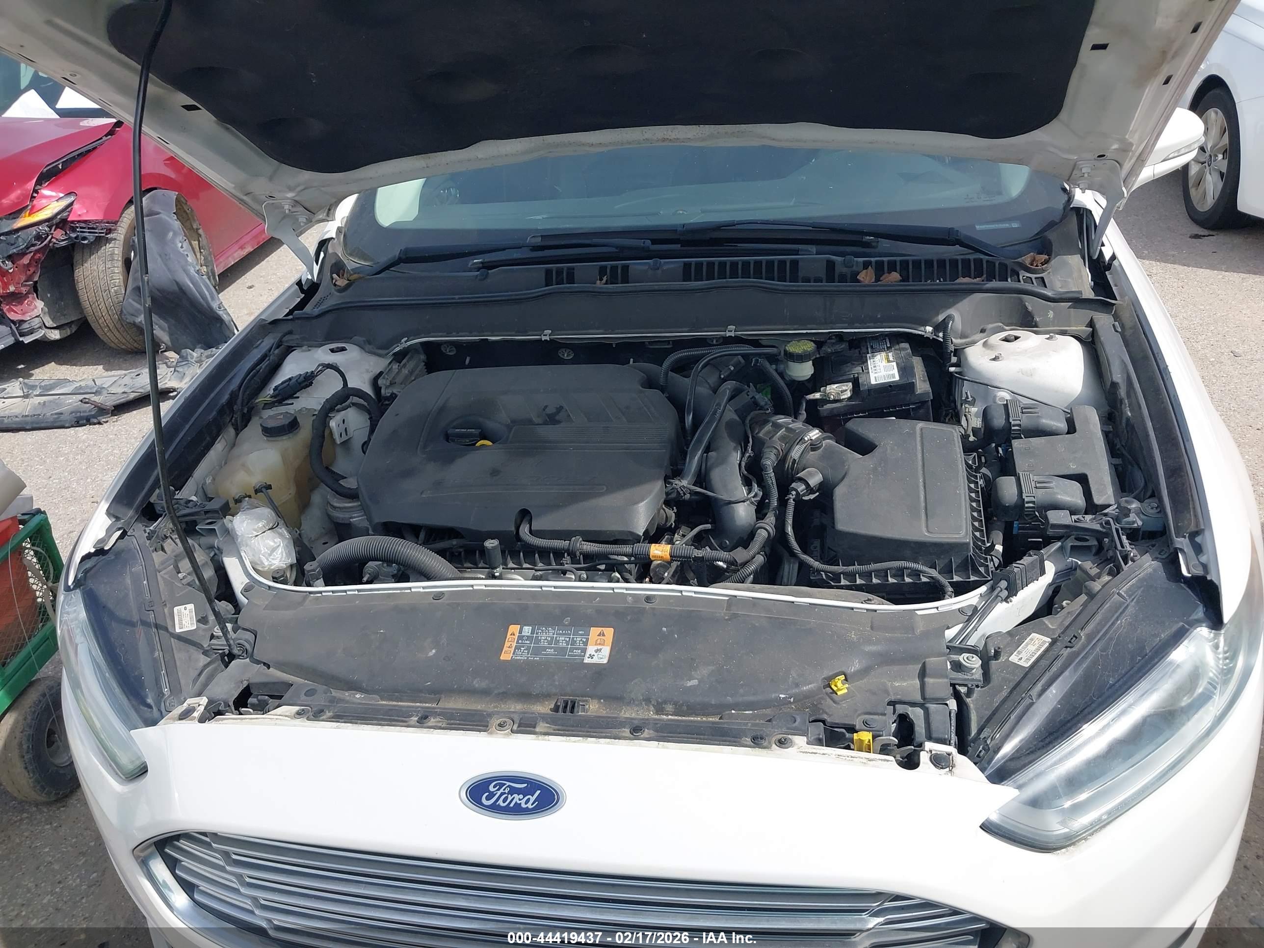 FORD FUSION image 10