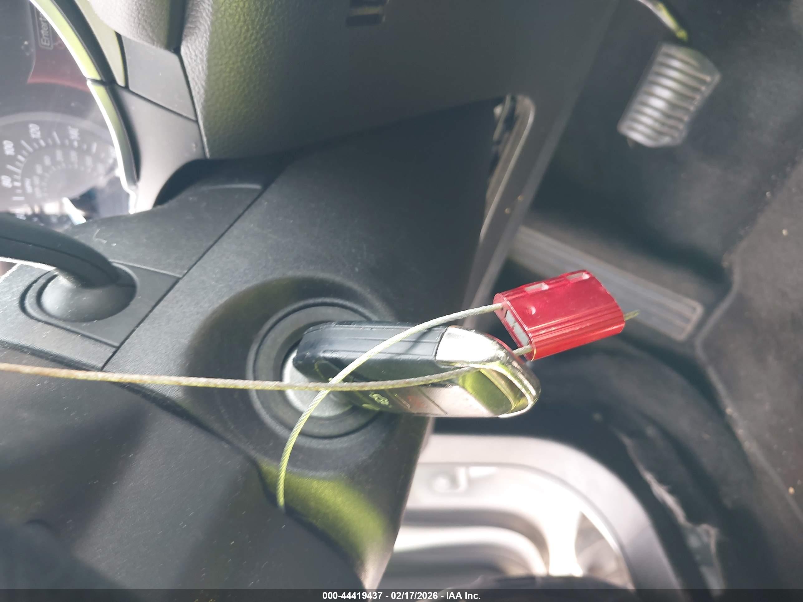 FORD FUSION image 11