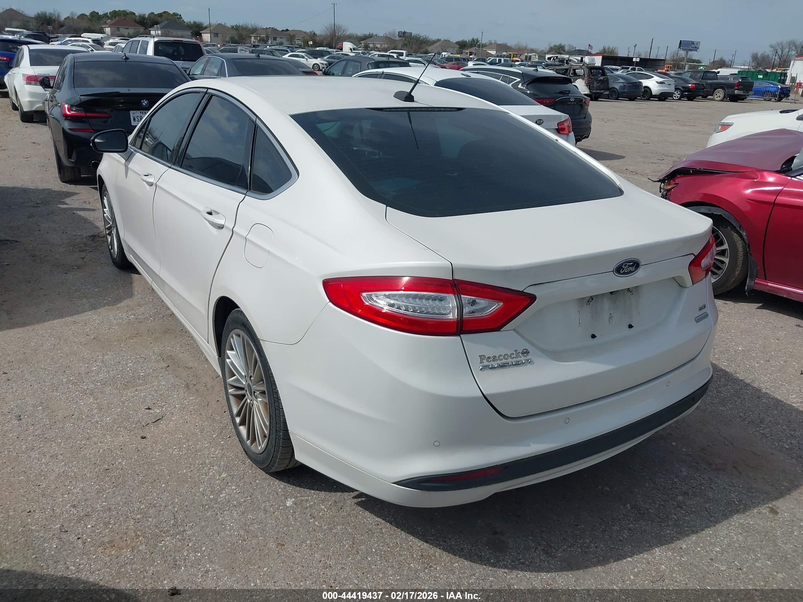 FORD FUSION image 3