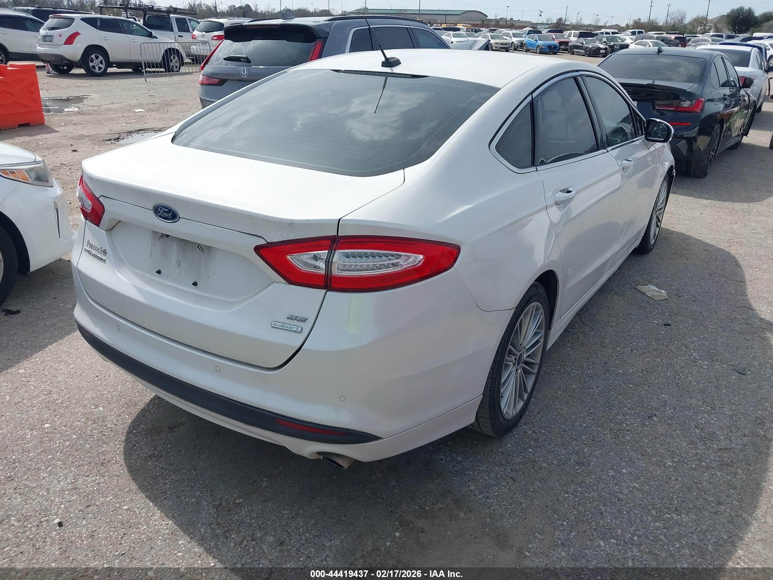 FORD FUSION image 4