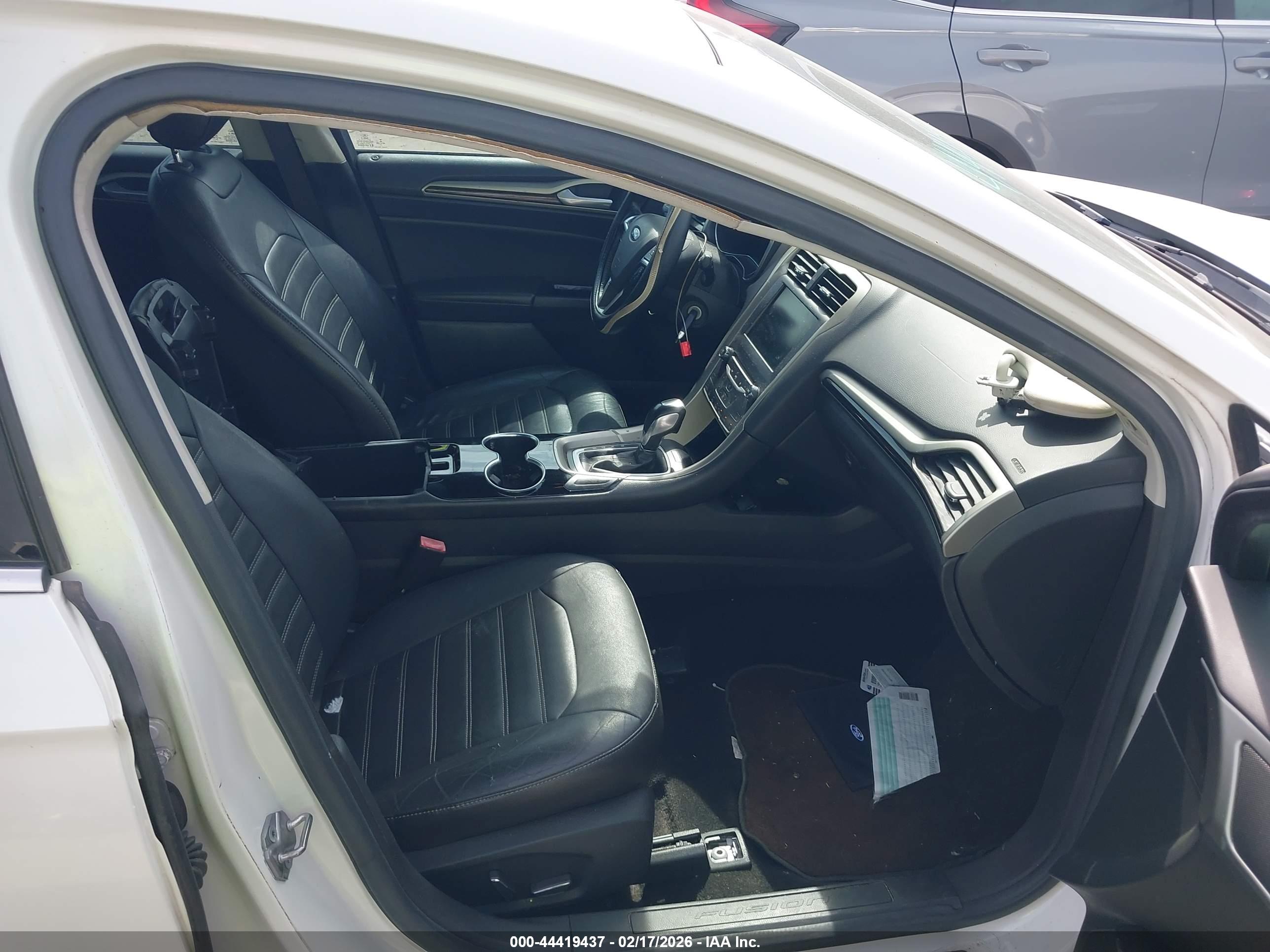 FORD FUSION image 5