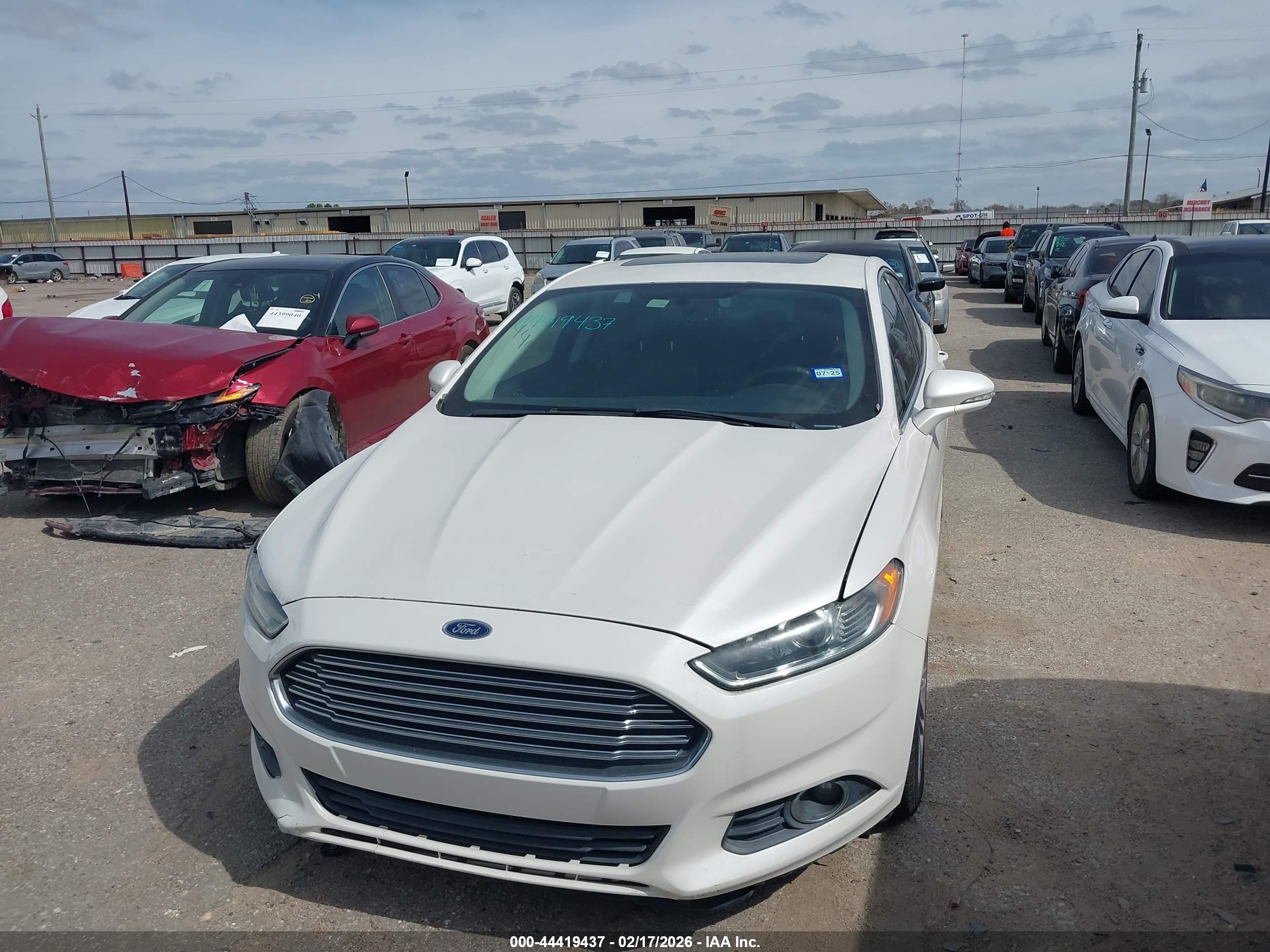 FORD FUSION image 6