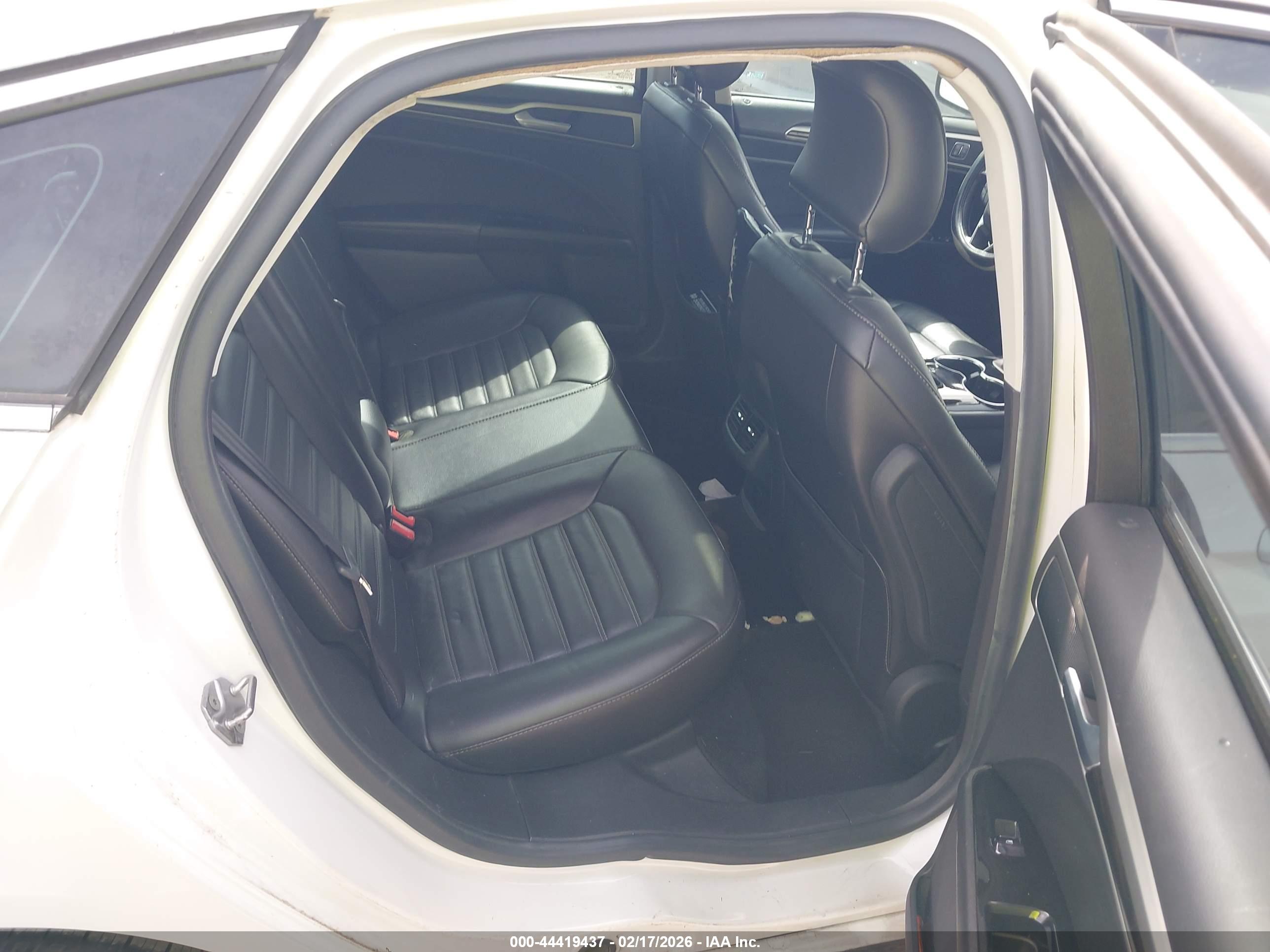 FORD FUSION image 8