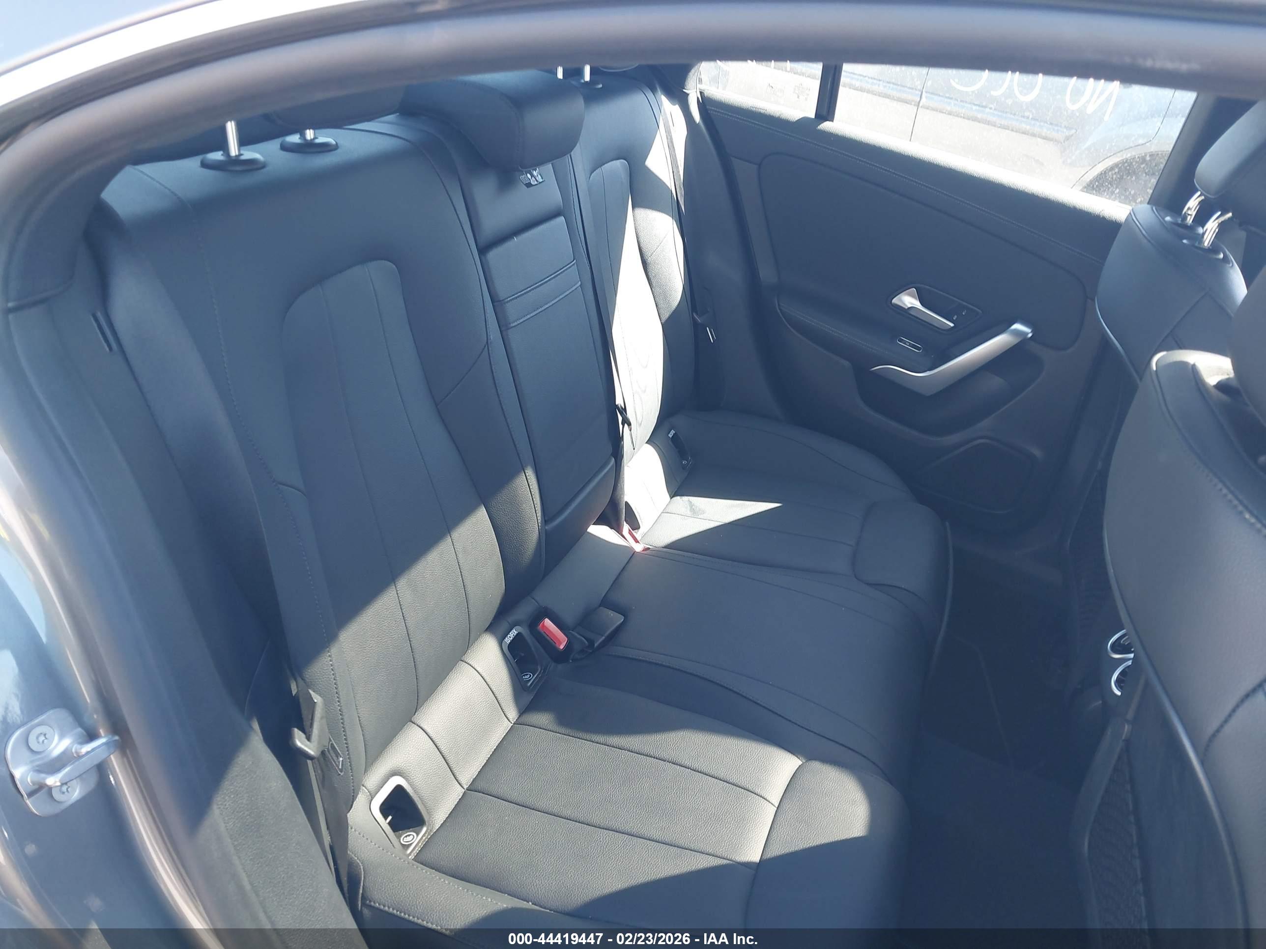 MERCEDES-BENZ CLA image 8