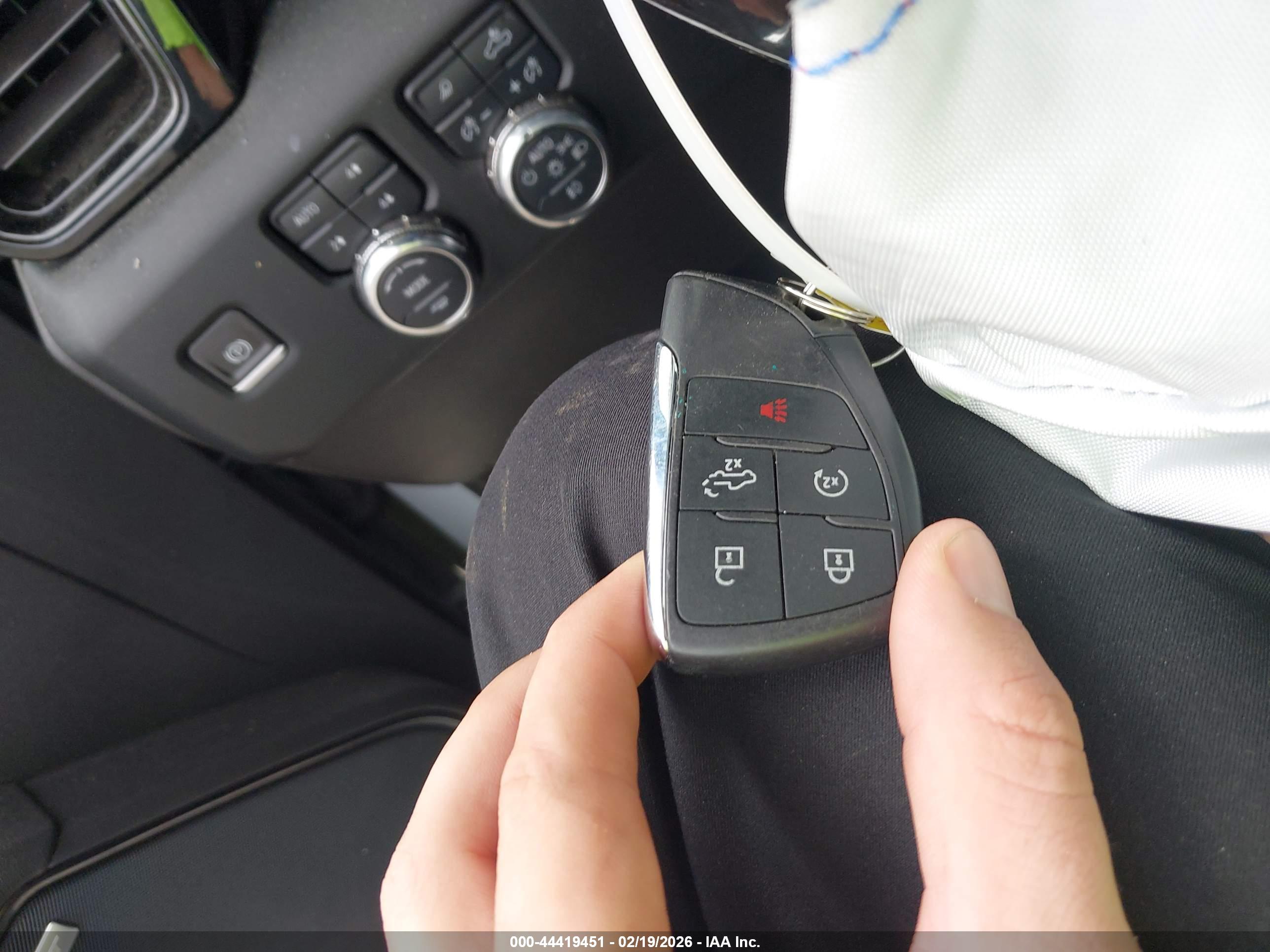 GMC SIERRA image 11