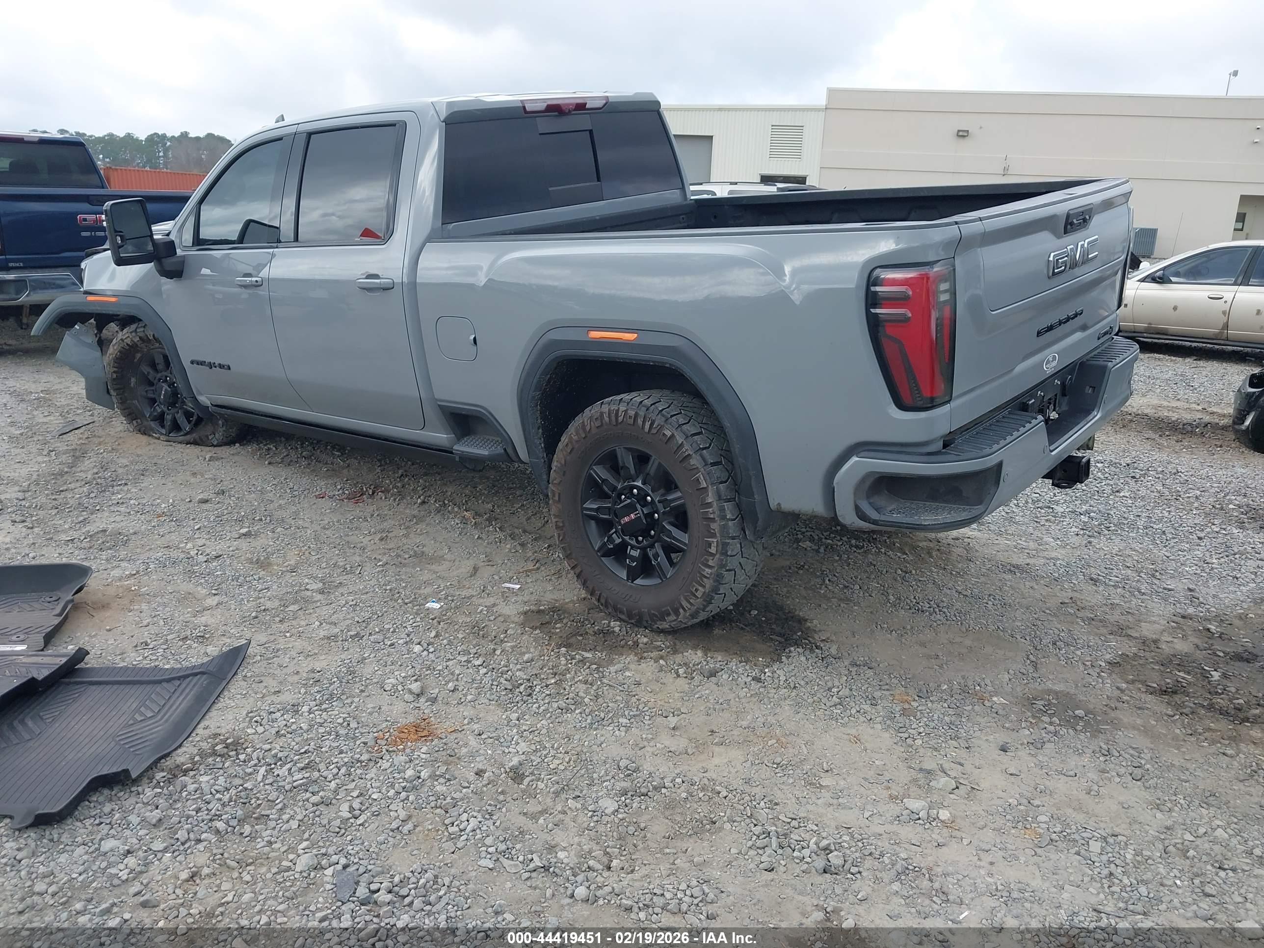 GMC SIERRA image 3