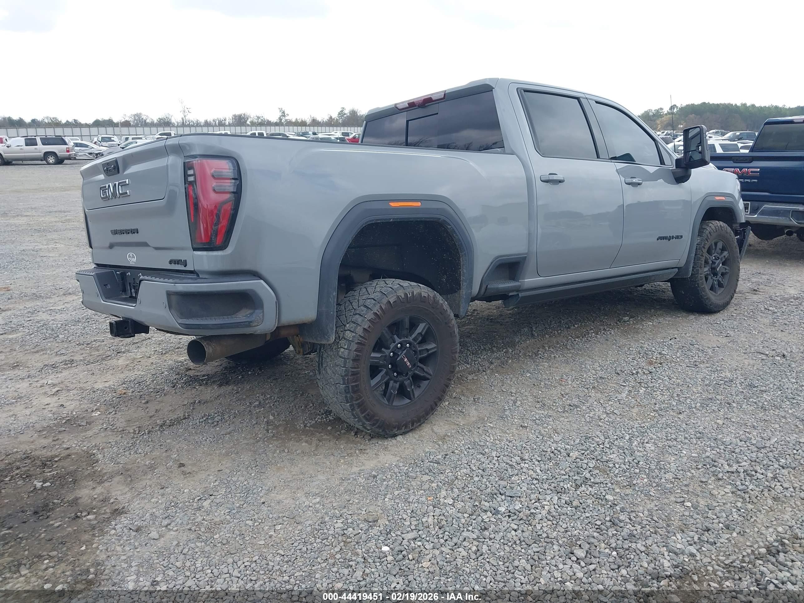 GMC SIERRA image 4