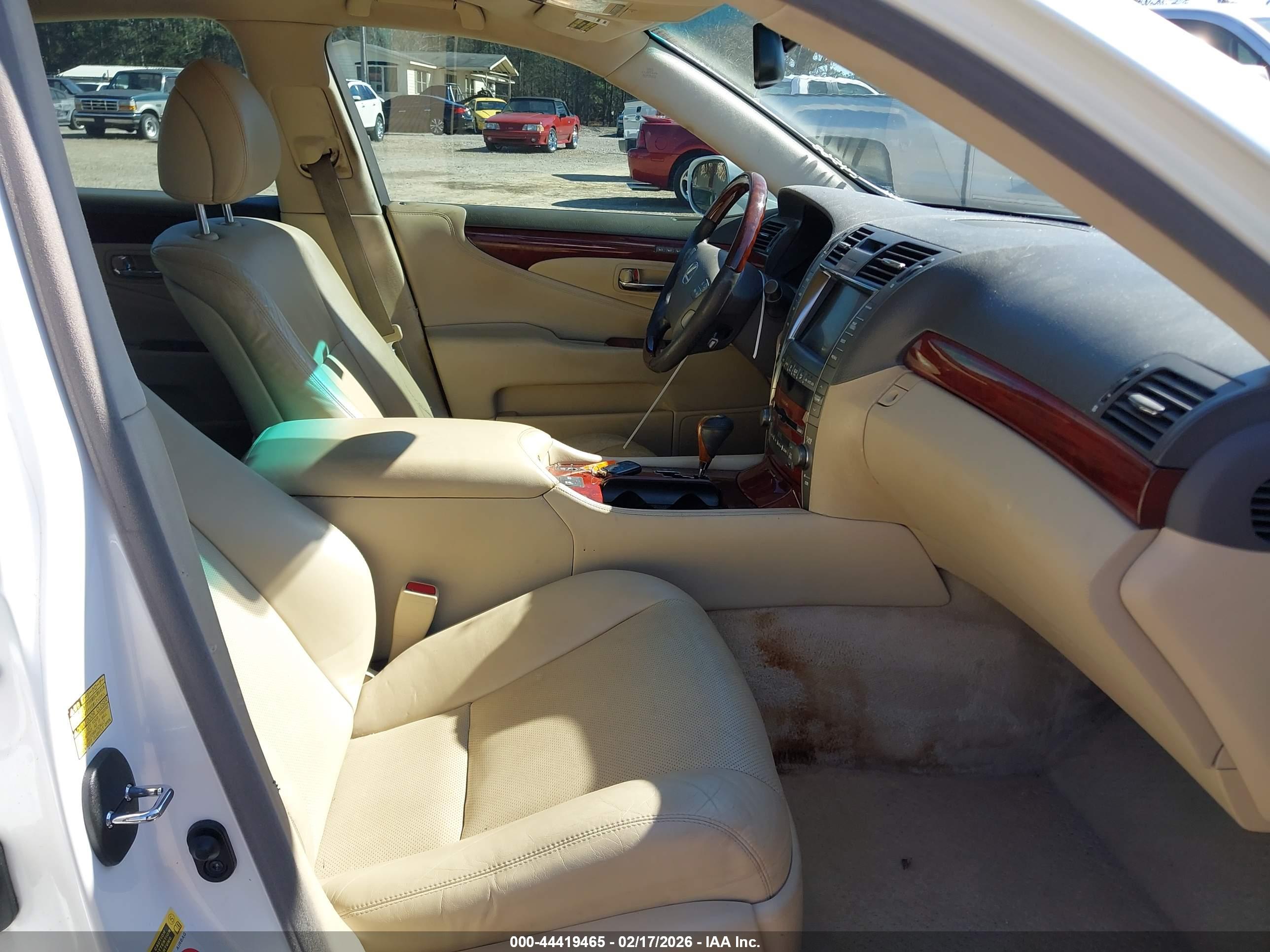 LEXUS LS image 5