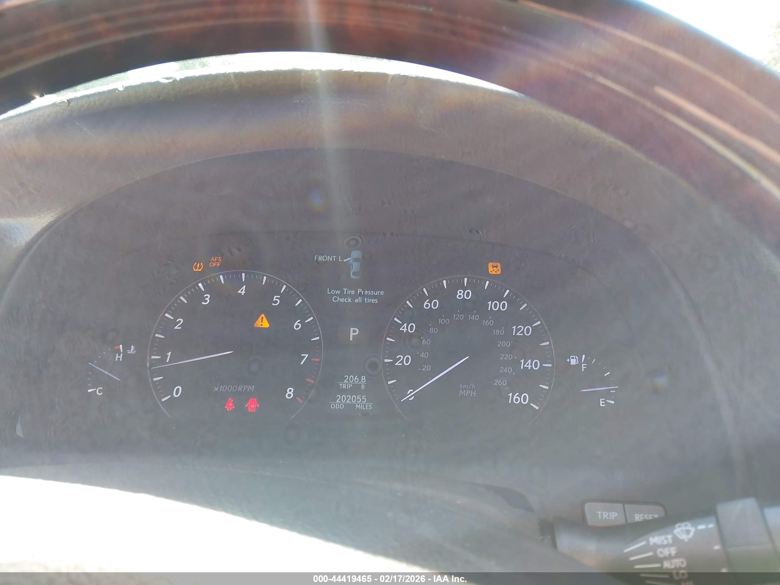 LEXUS LS image 7