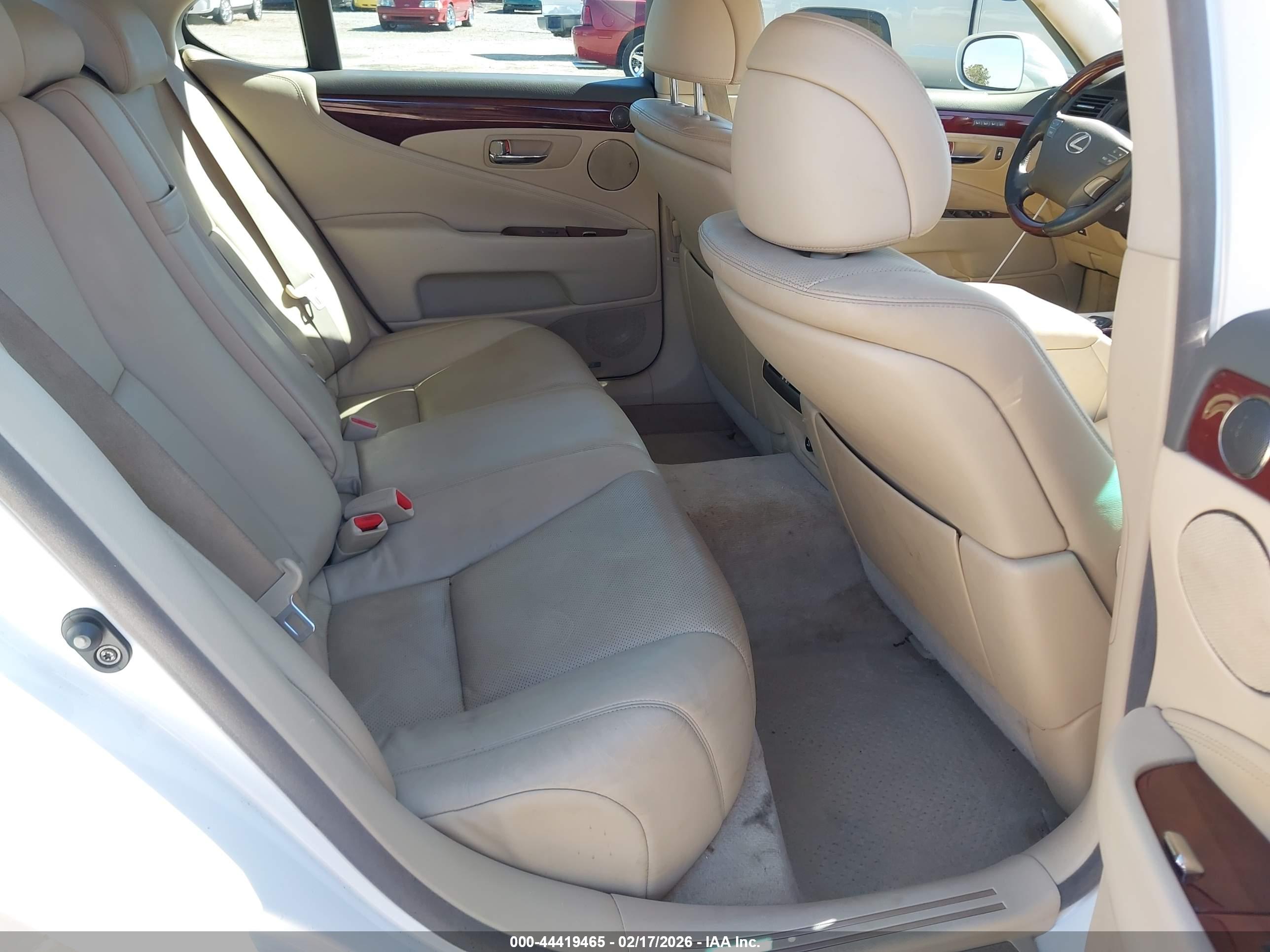 LEXUS LS image 8