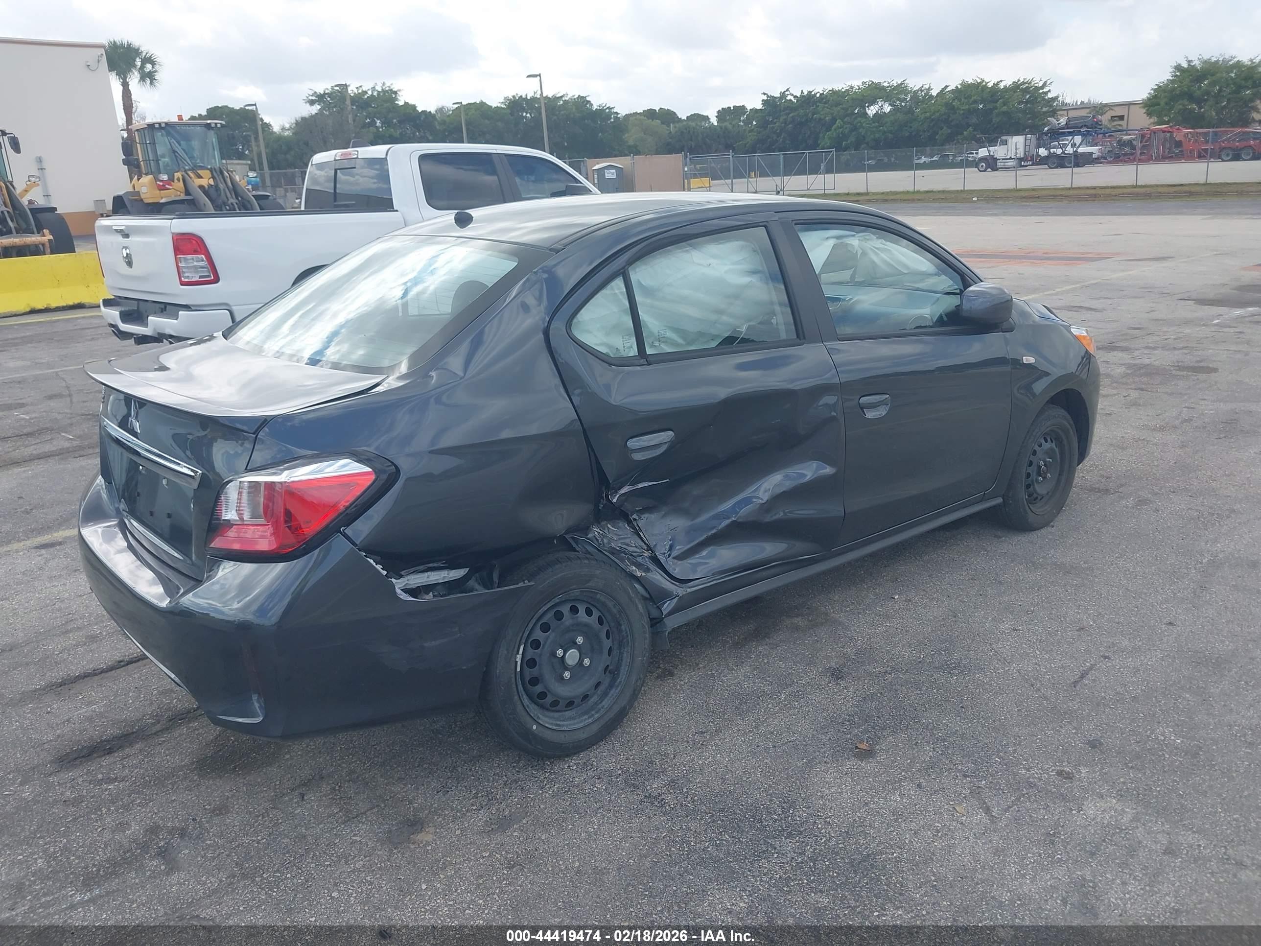 MITSUBISHI MIRAGE image 4