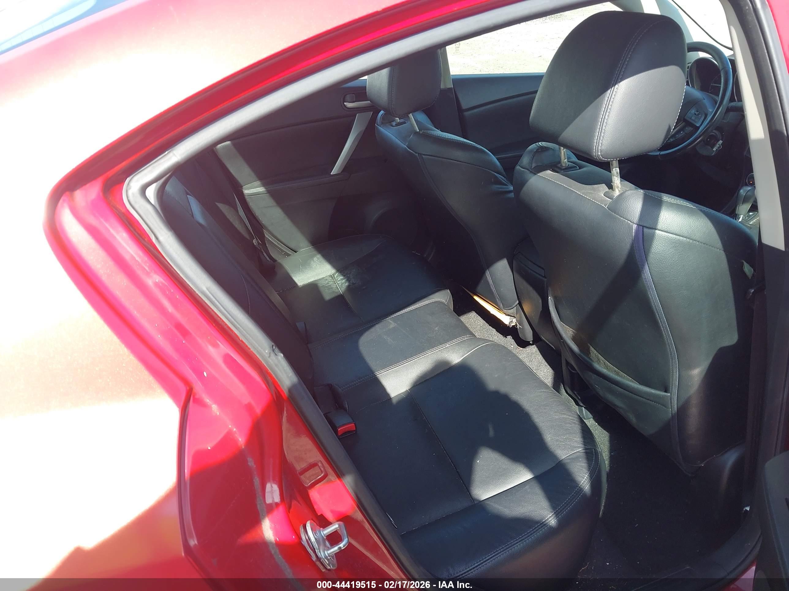 MAZDA 3 image 8