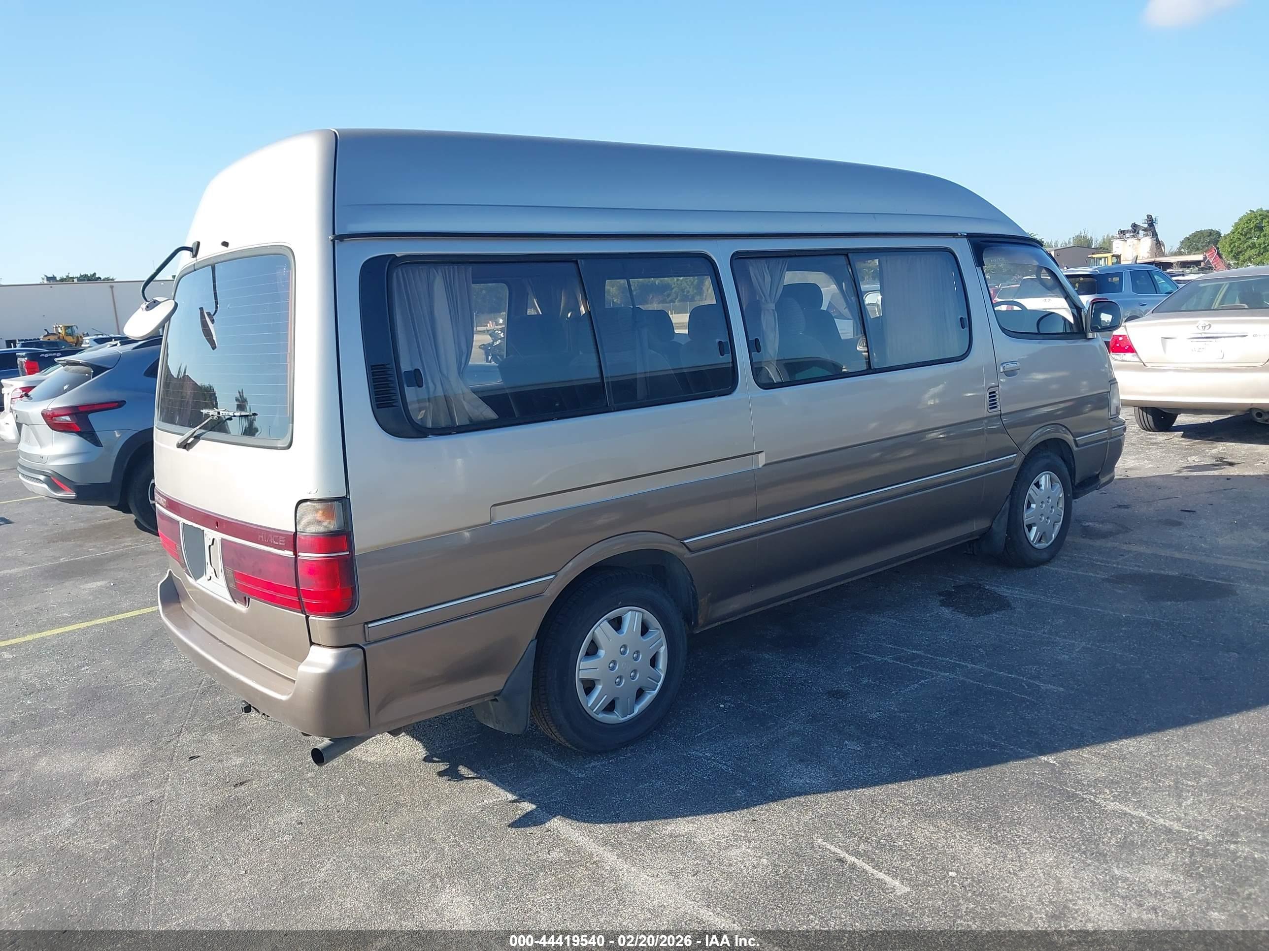 TOYOTA VAN image 4