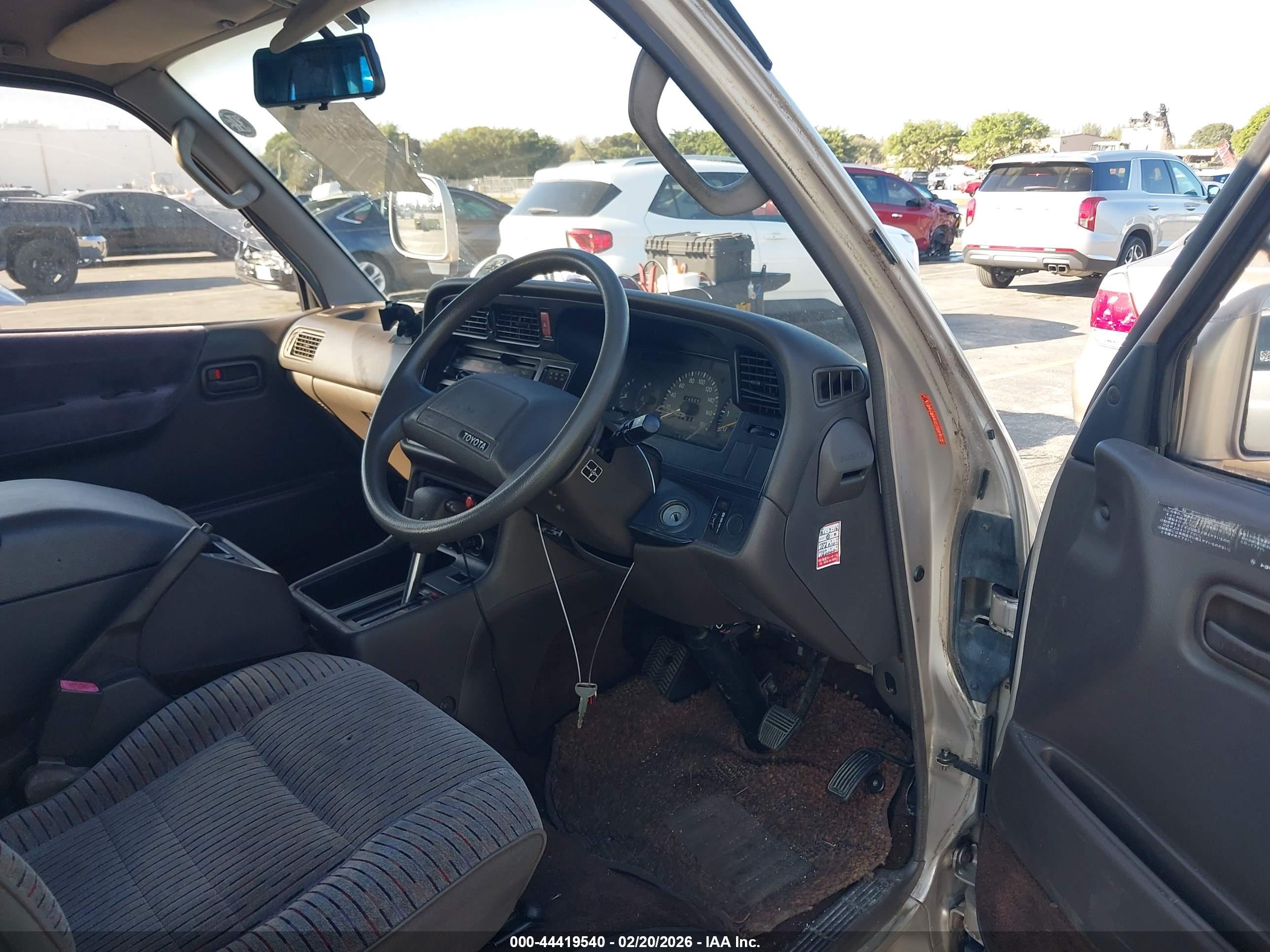 TOYOTA VAN image 5