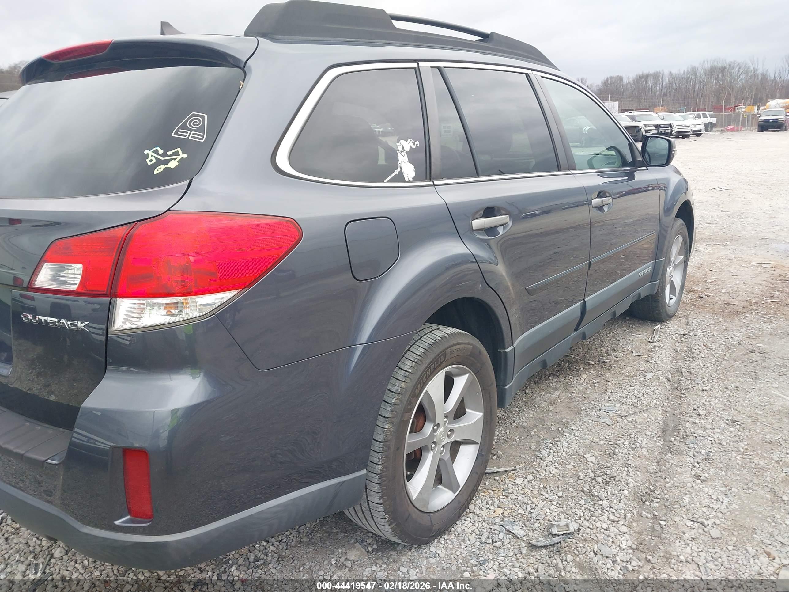SUBARU OUTBACK image 4