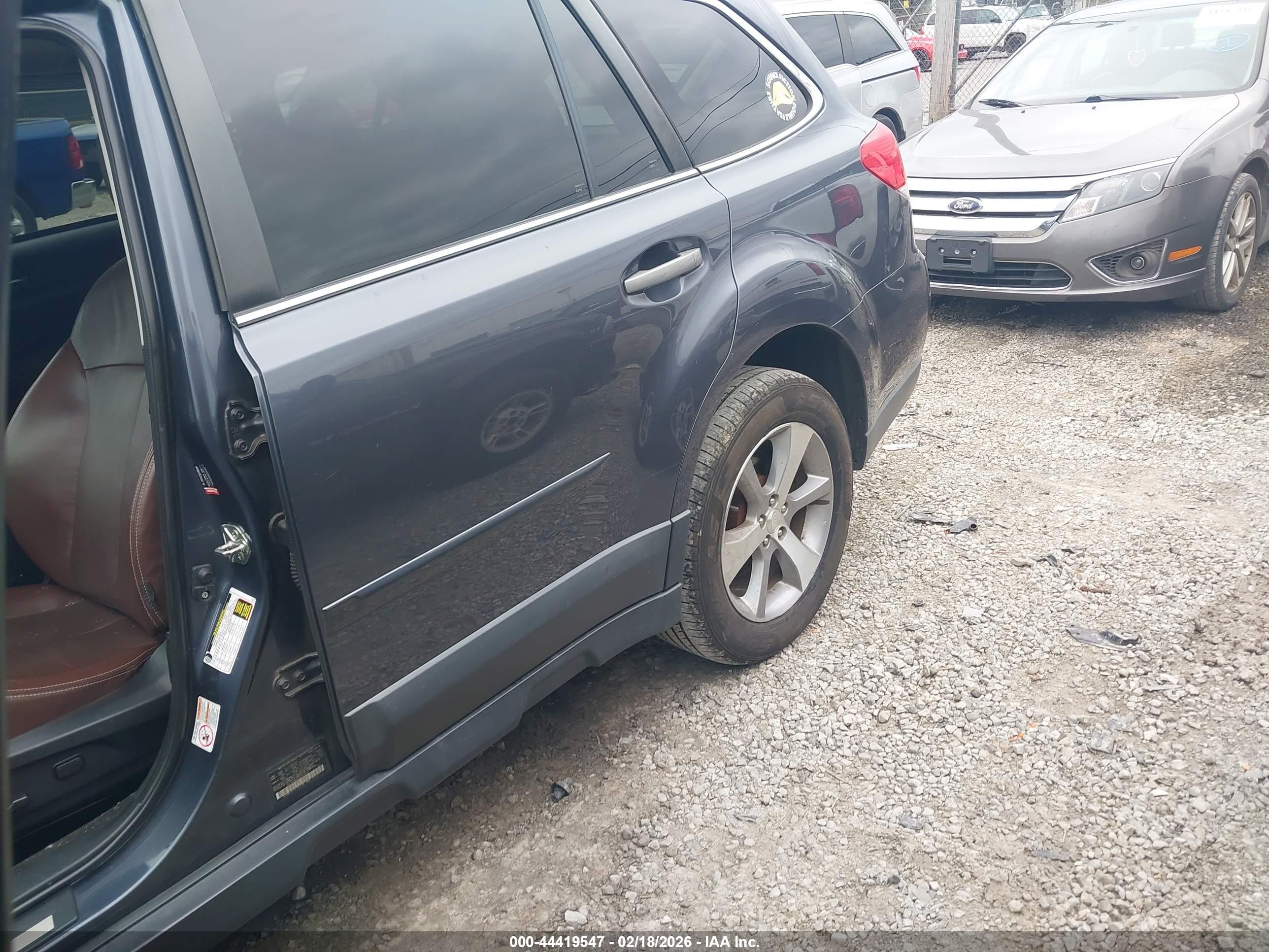 SUBARU OUTBACK image 6