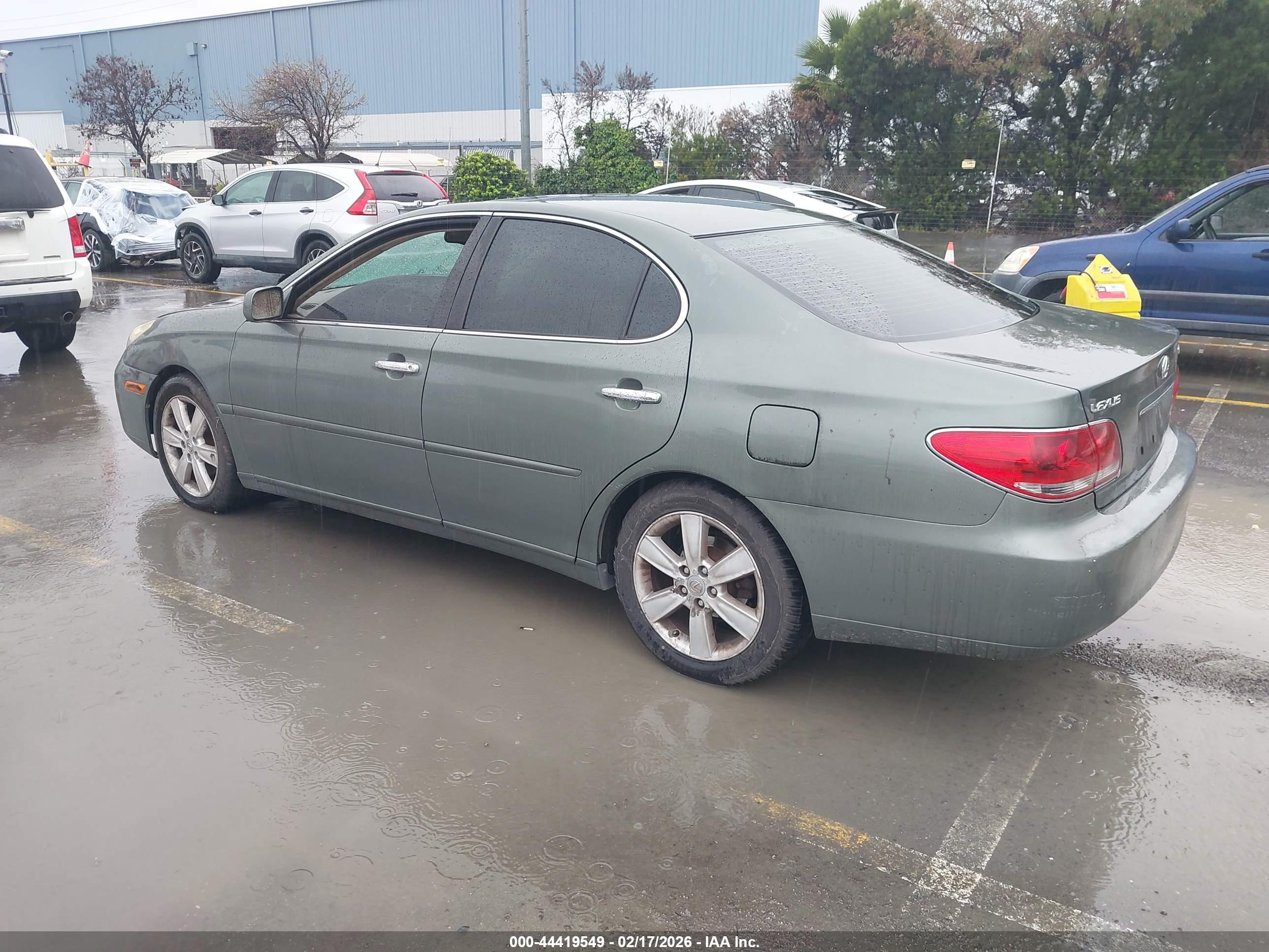 LEXUS ES image 3