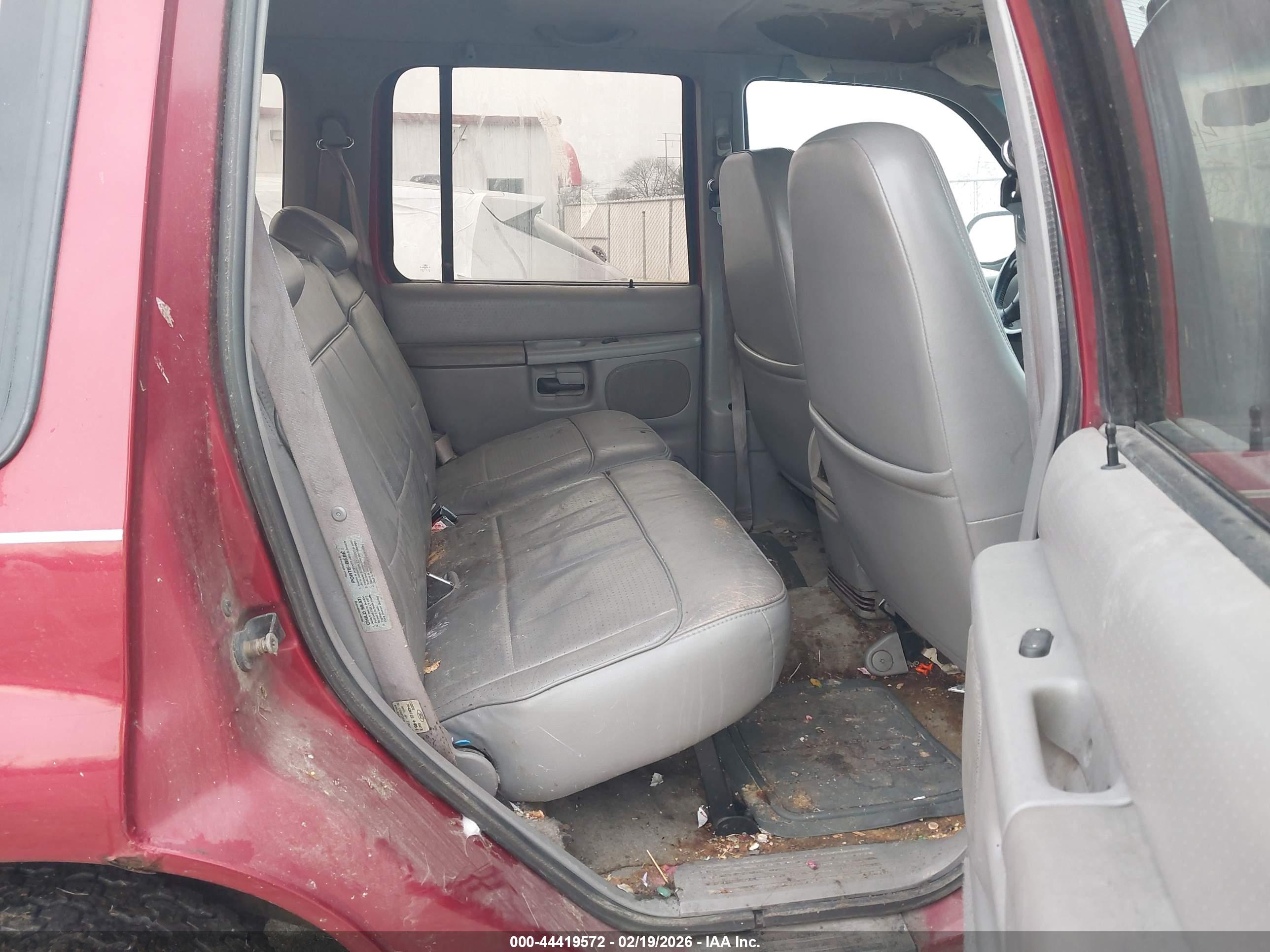 FORD EXPLORER image 8