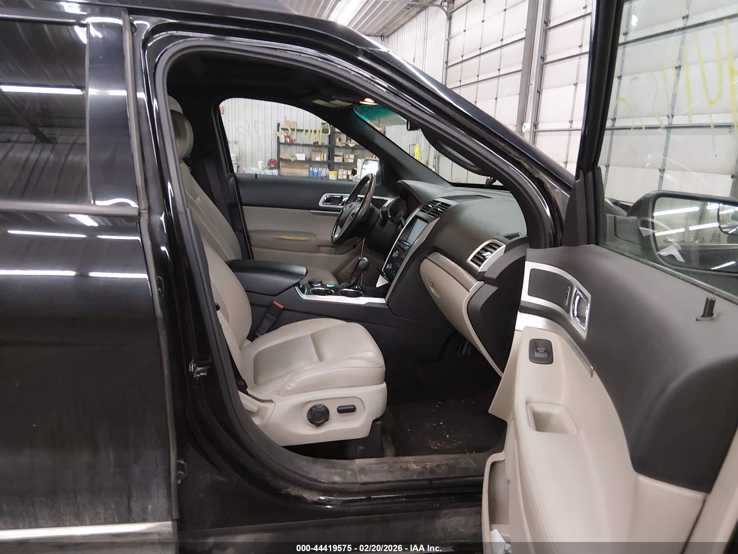 FORD EXPLORER image 5