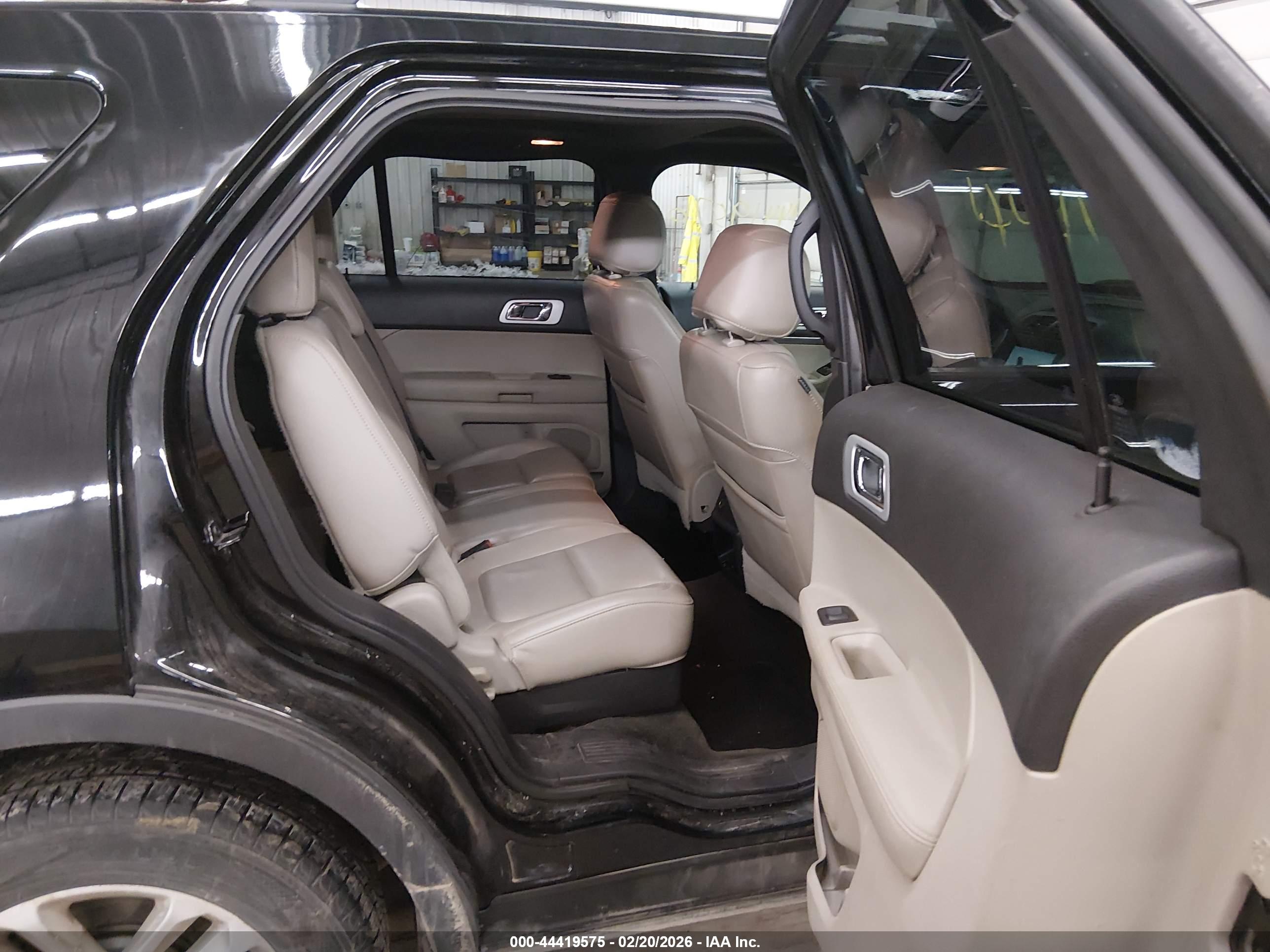 FORD EXPLORER image 8