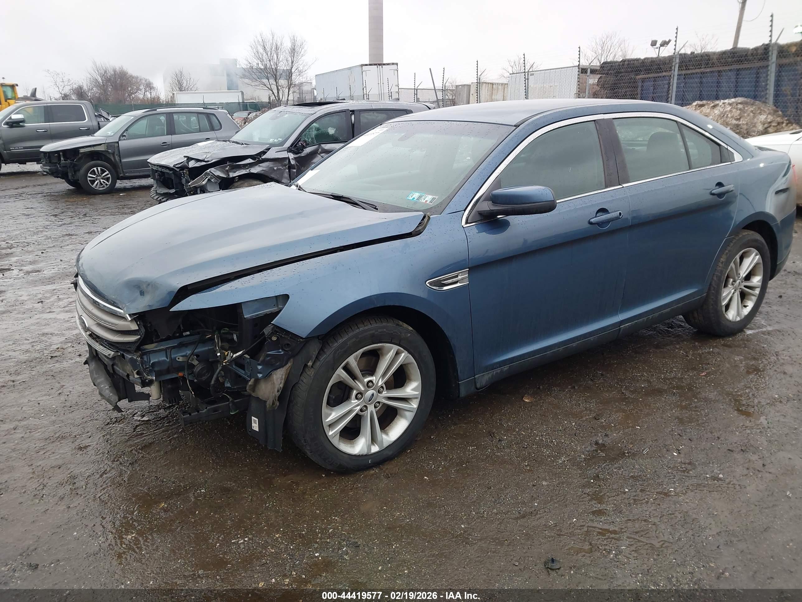FORD TAURUS image 2