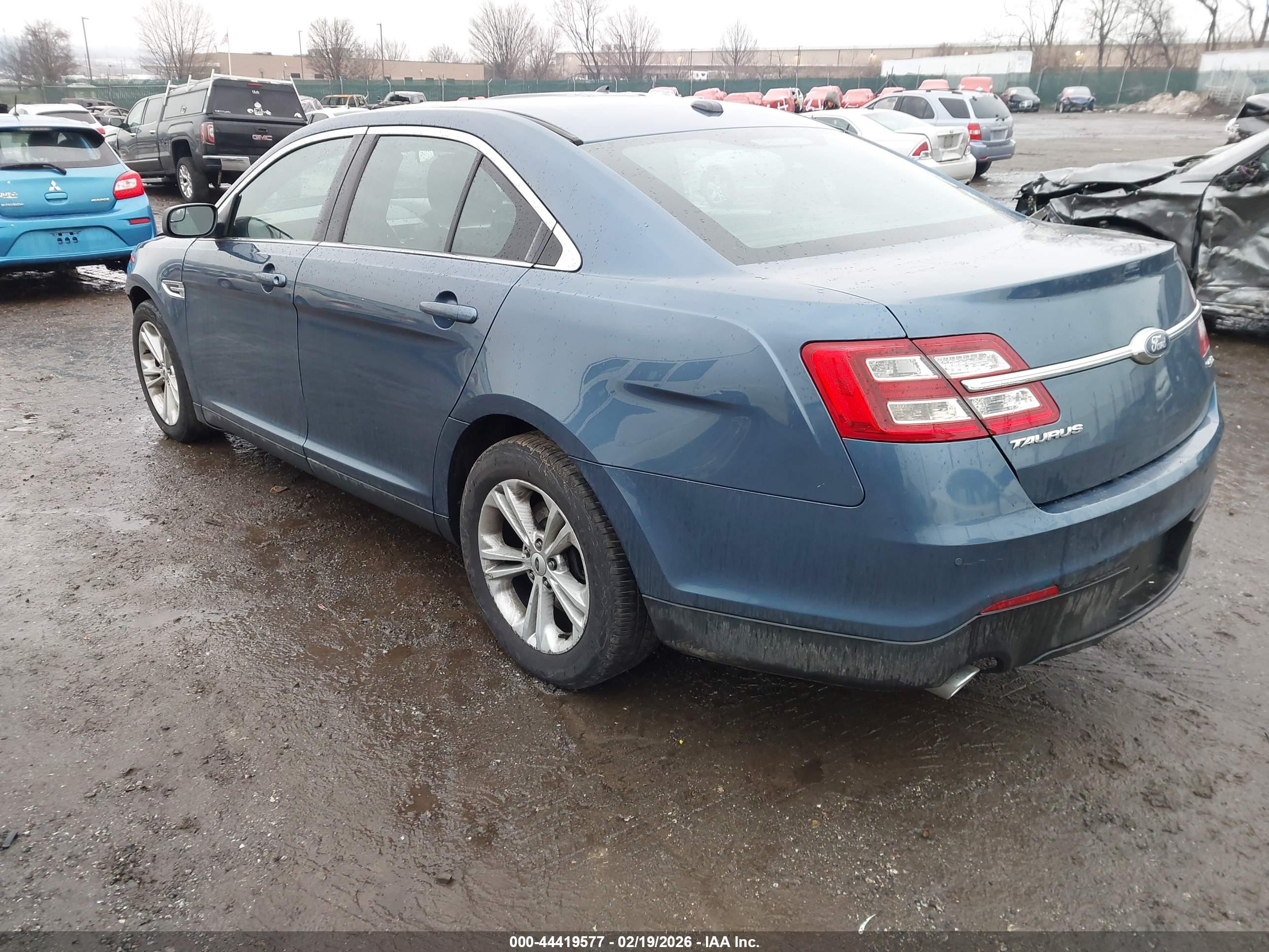 FORD TAURUS image 3