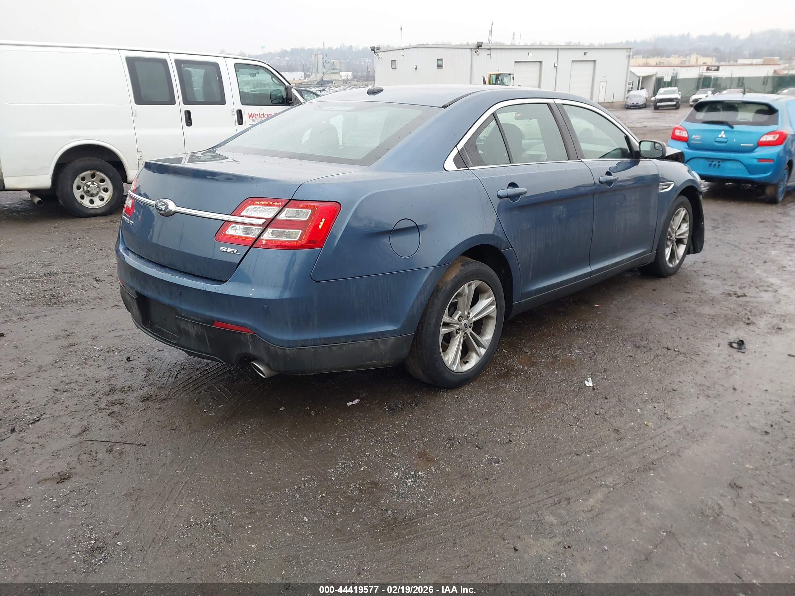 FORD TAURUS image 4