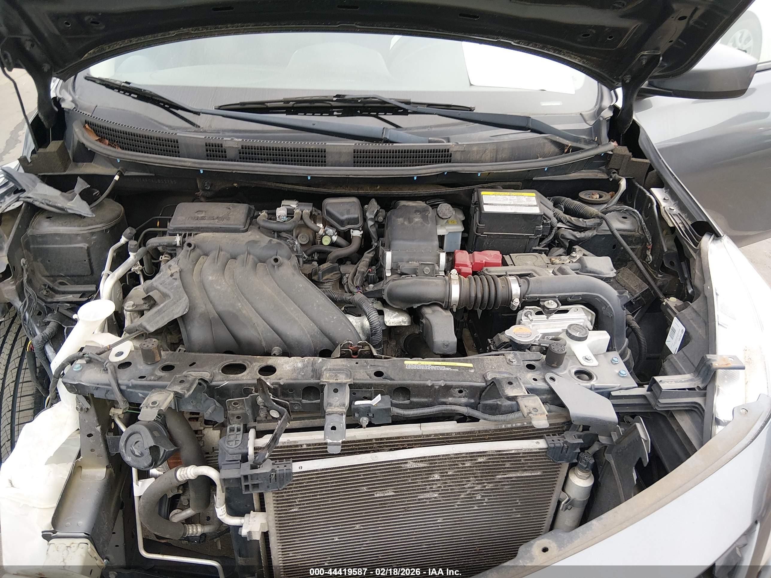 NISSAN VERSA image 10