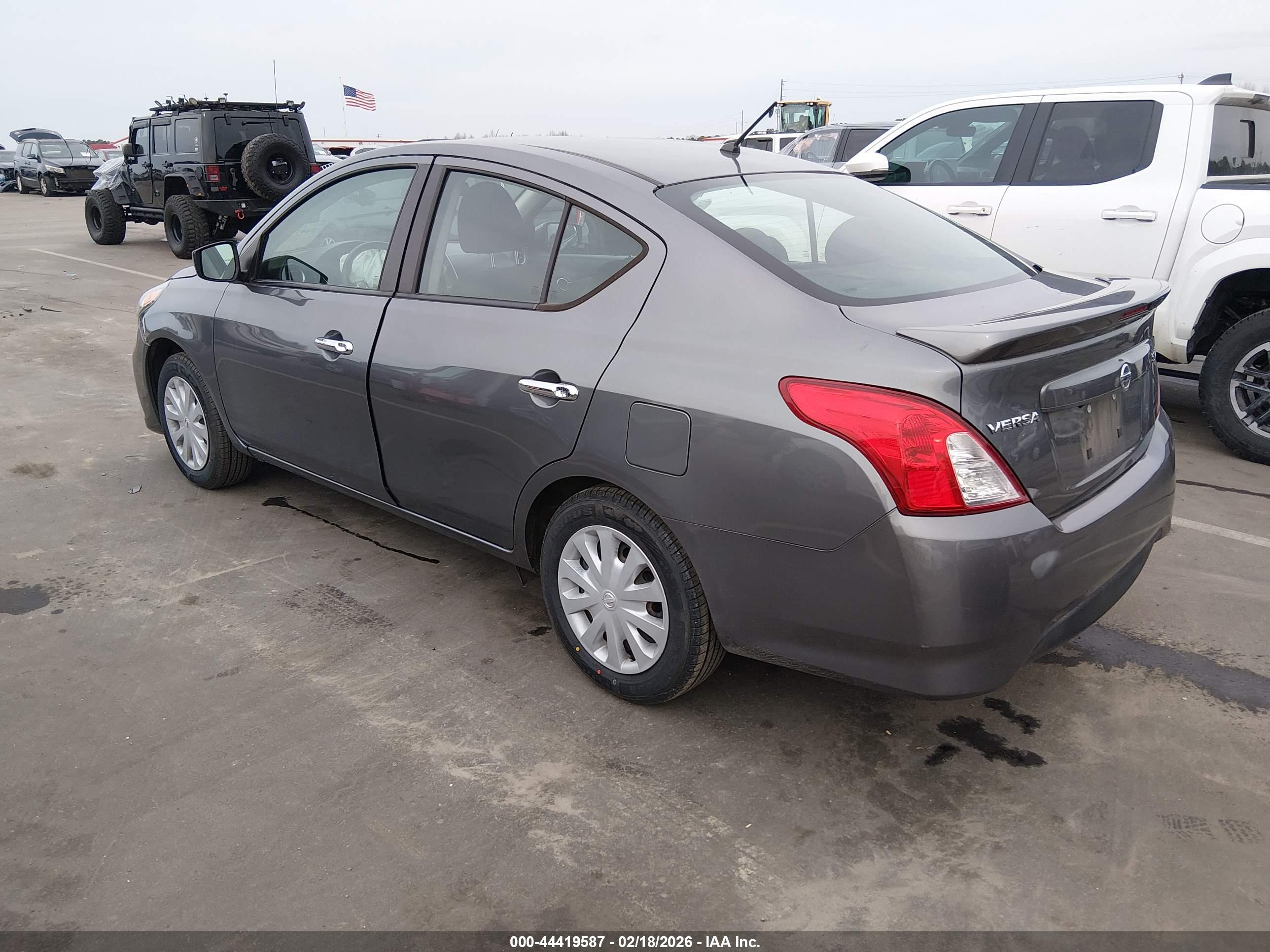NISSAN VERSA image 3
