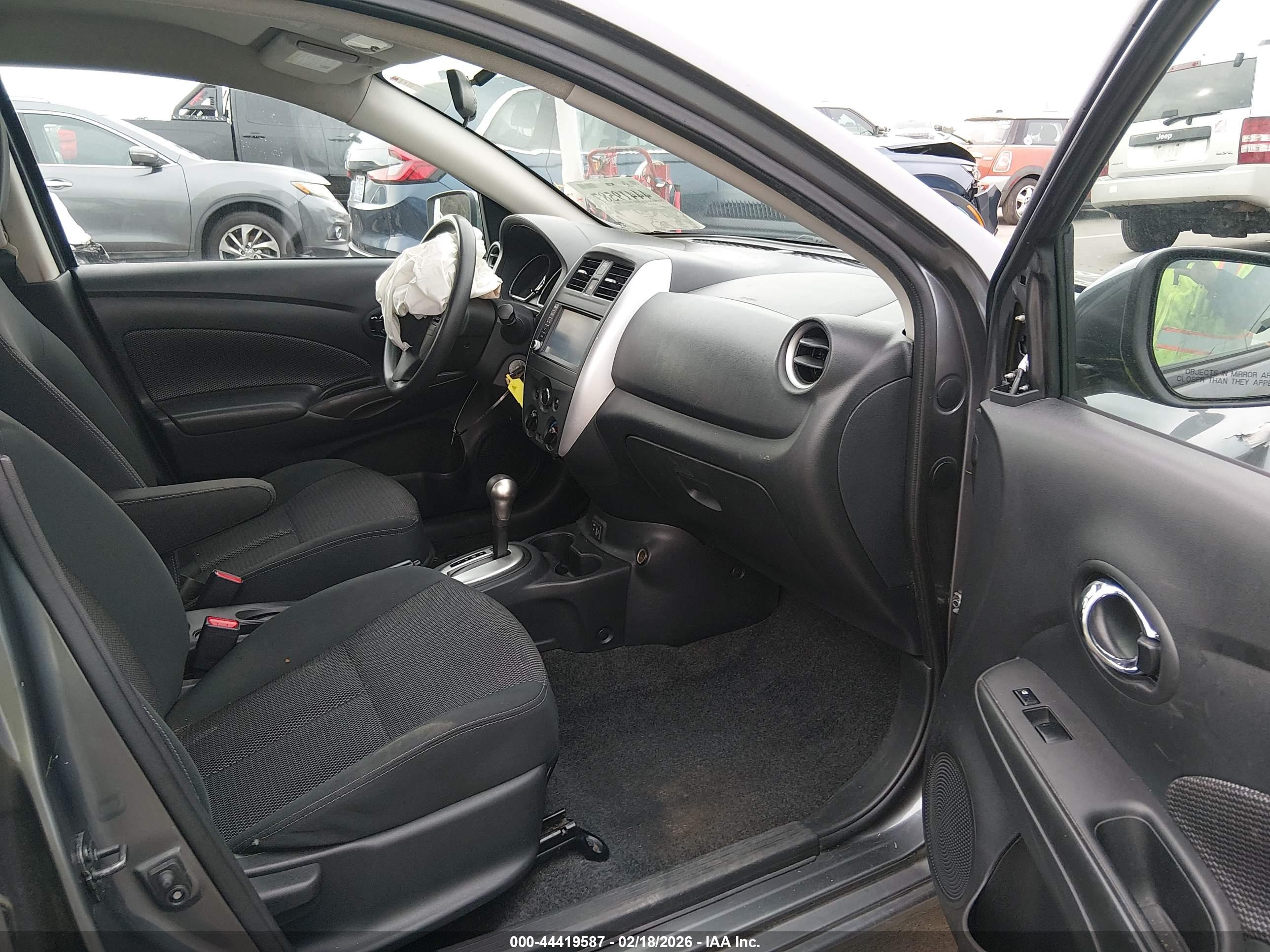 NISSAN VERSA image 5