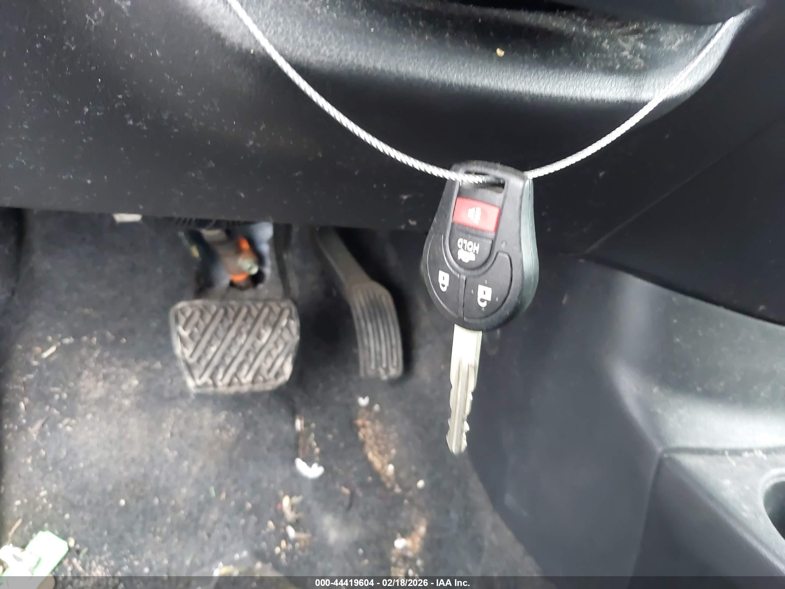 NISSAN VERSA image 11