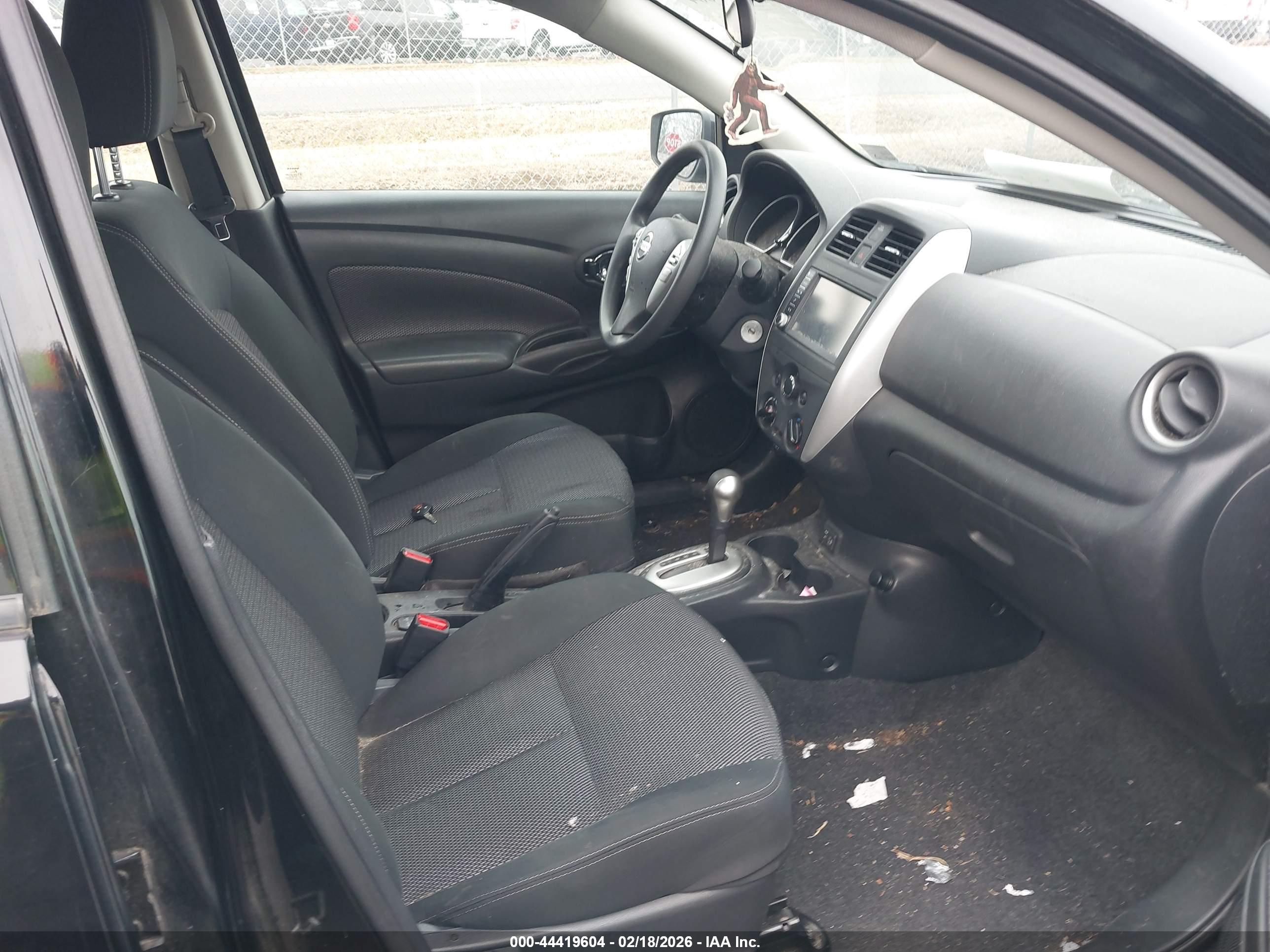 NISSAN VERSA image 5