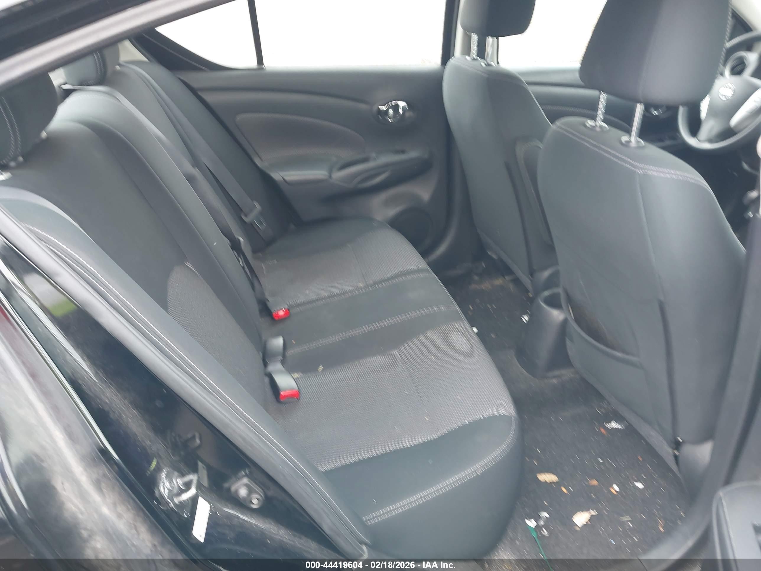 NISSAN VERSA image 8