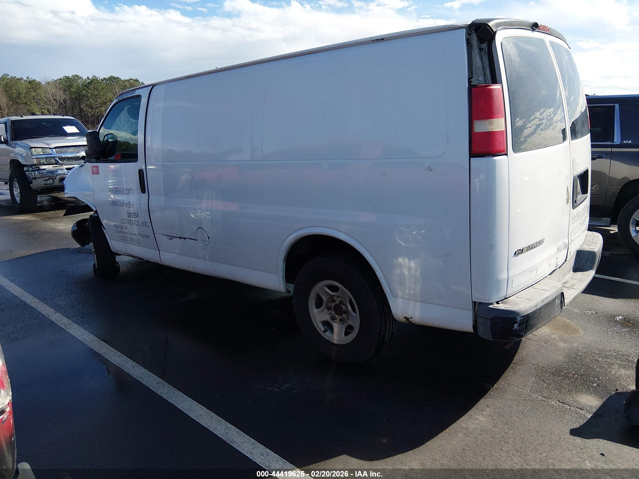 CHEVROLET EXPRESS image 3