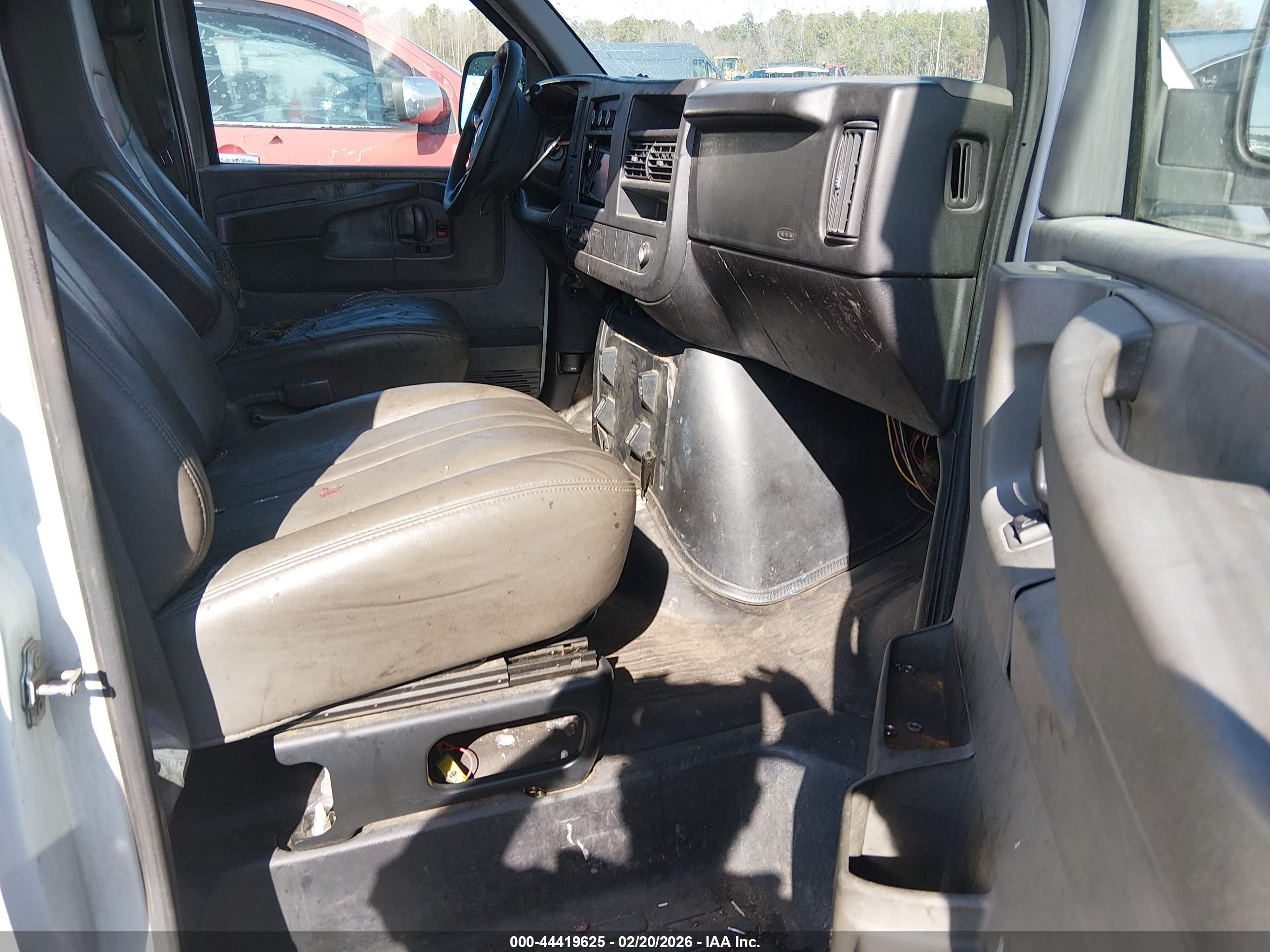 CHEVROLET EXPRESS image 5