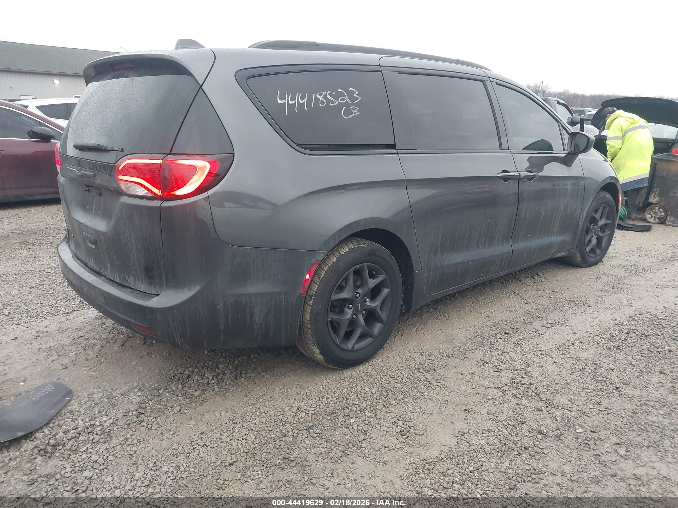 CHRYSLER PACIFICA image 4