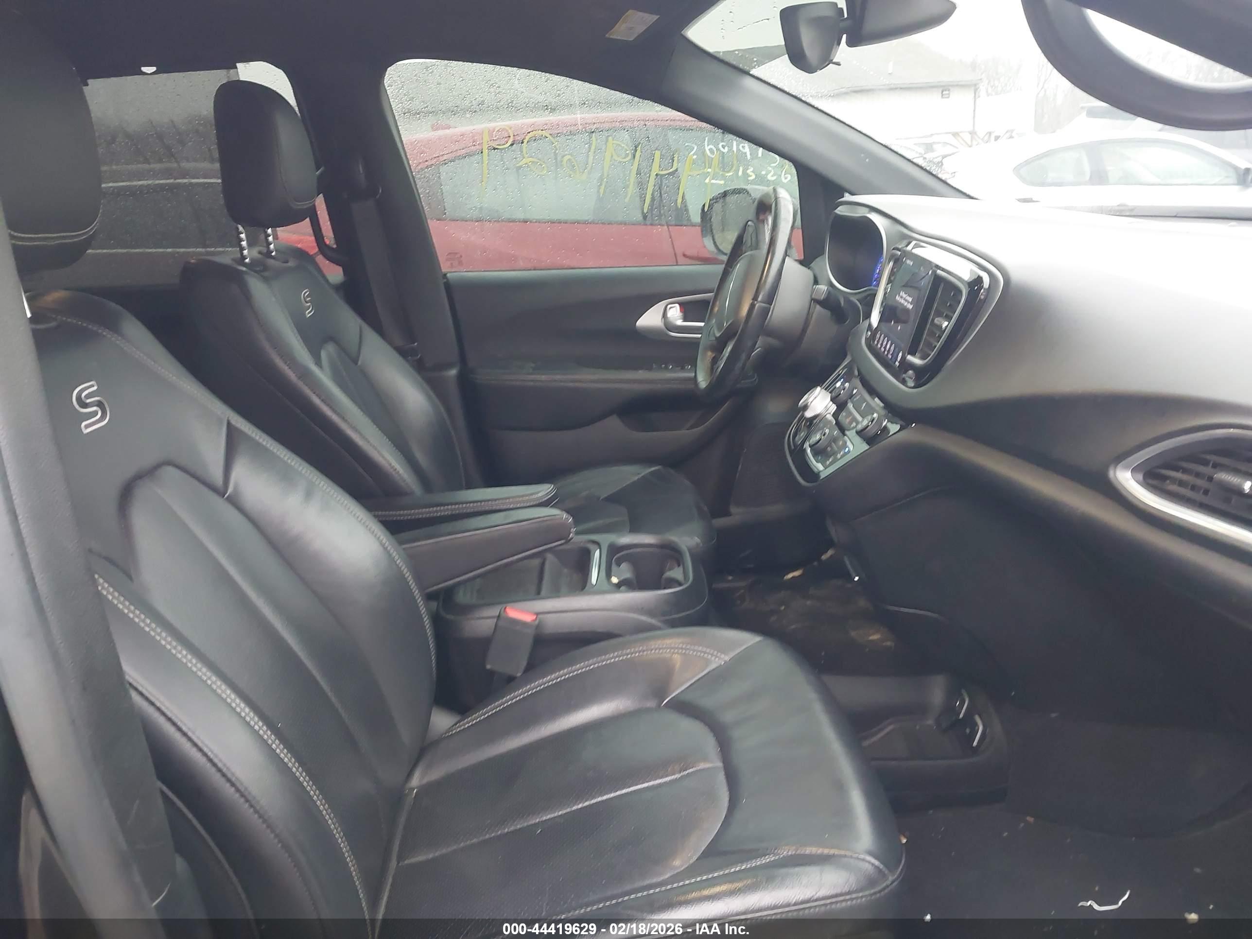 CHRYSLER PACIFICA image 5