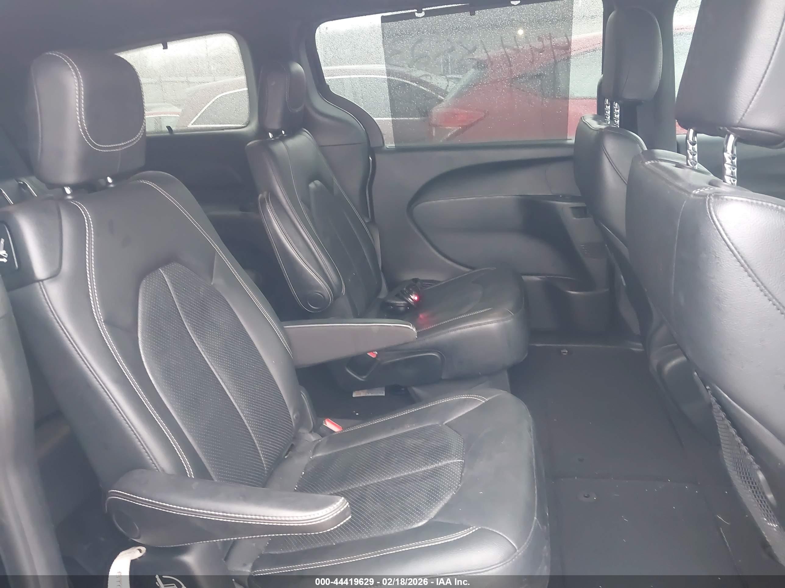 CHRYSLER PACIFICA image 8