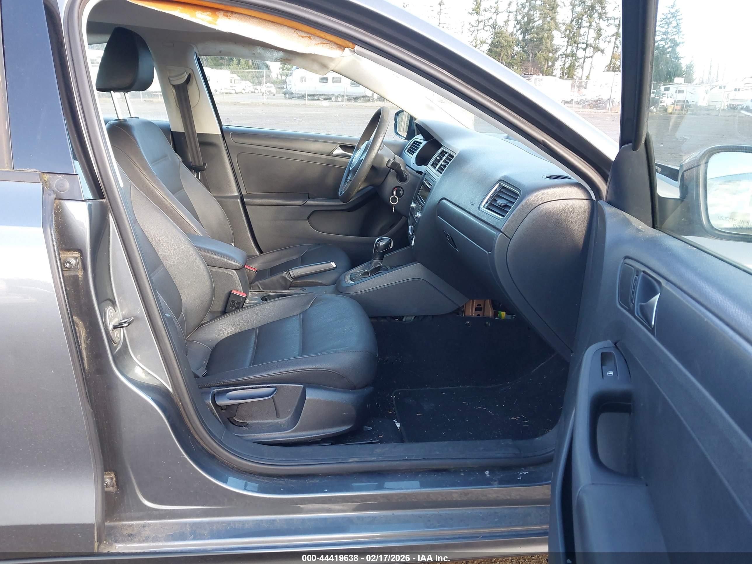 VOLKSWAGEN JETTA image 5